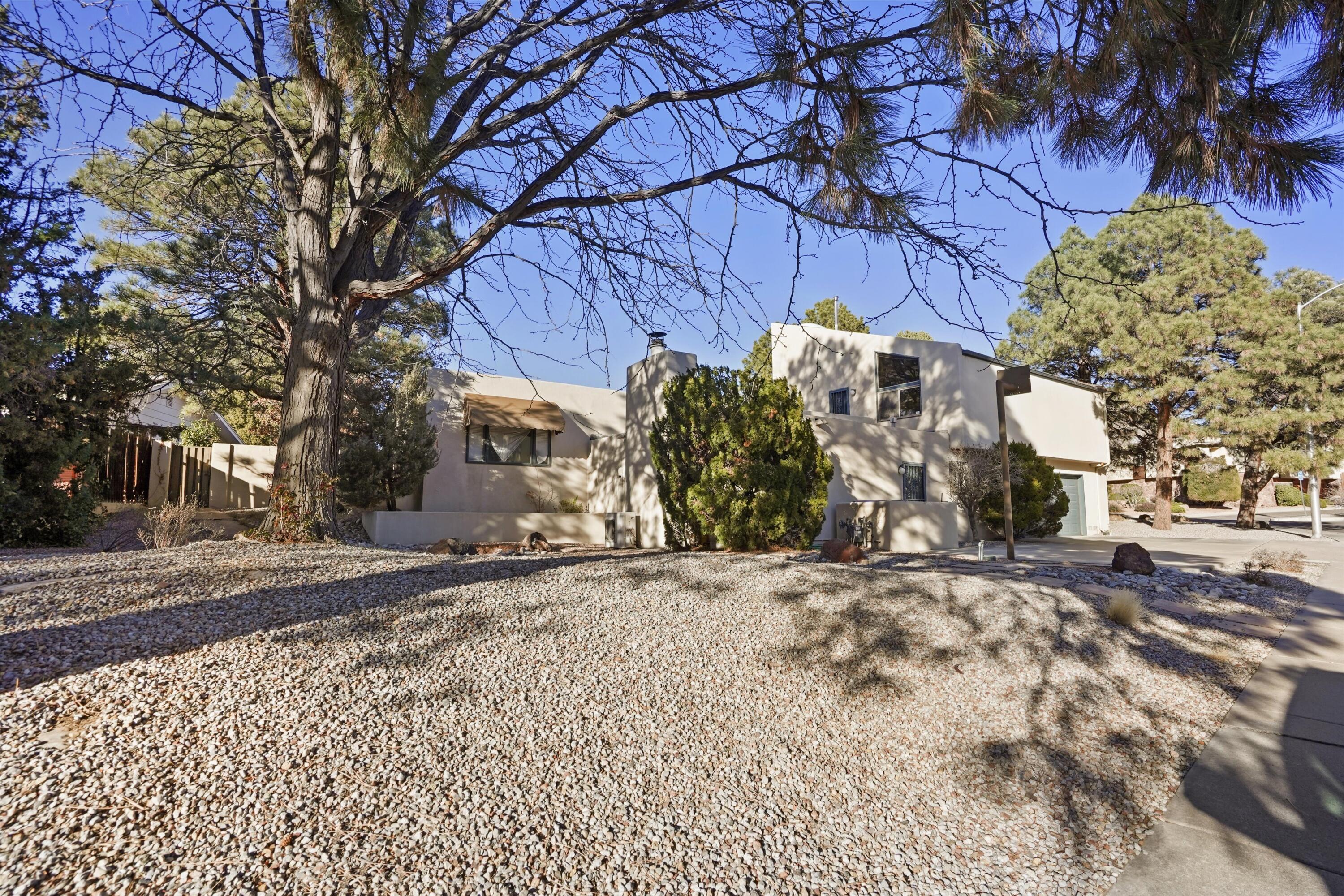 3303 La Sala Del Este NE