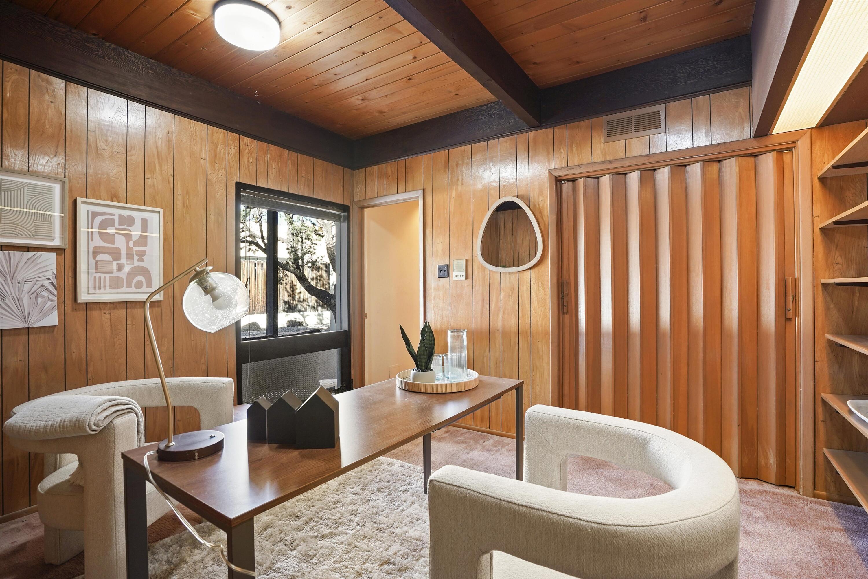 3303 La Sala Del Este NE