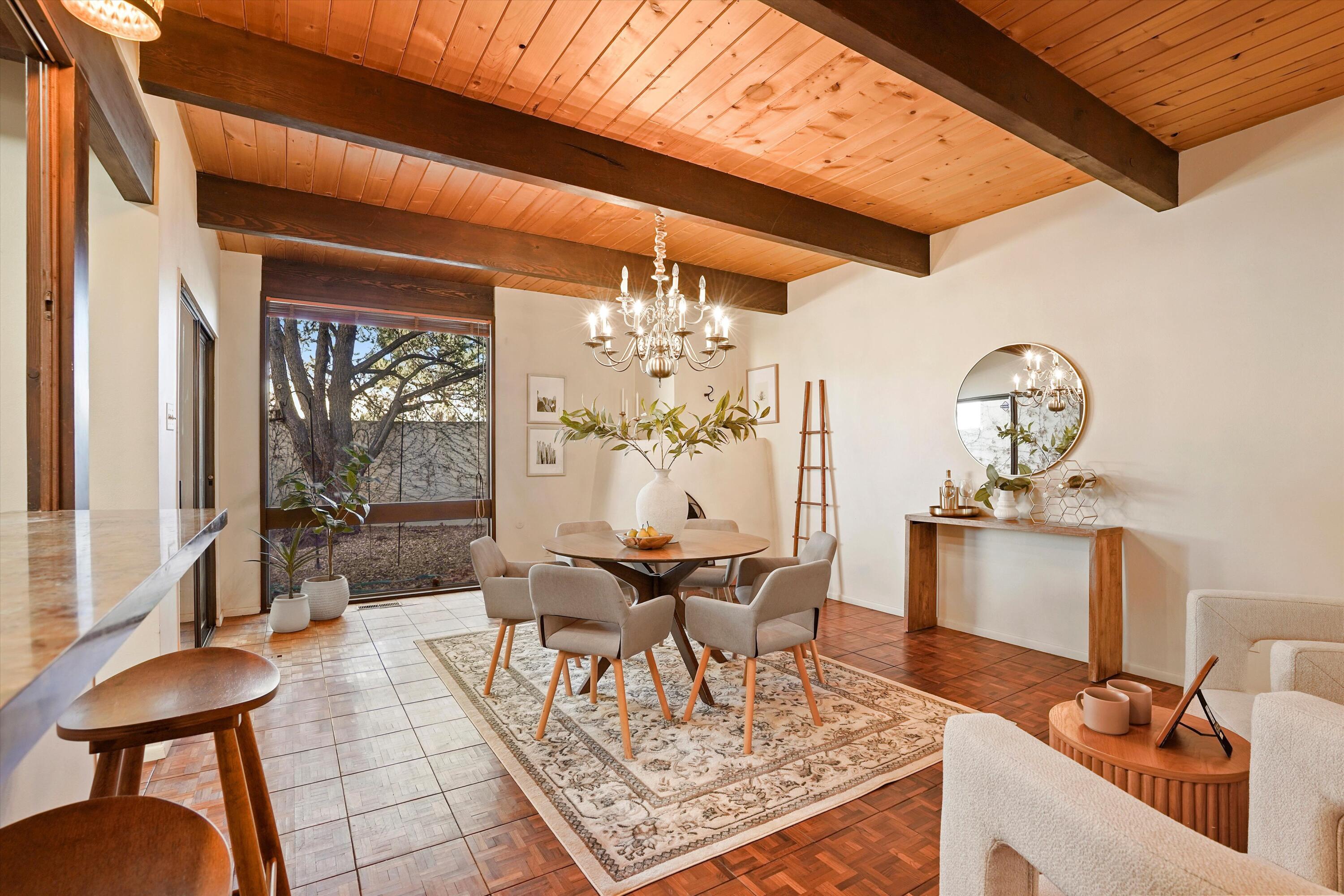 3303 La Sala Del Este NE