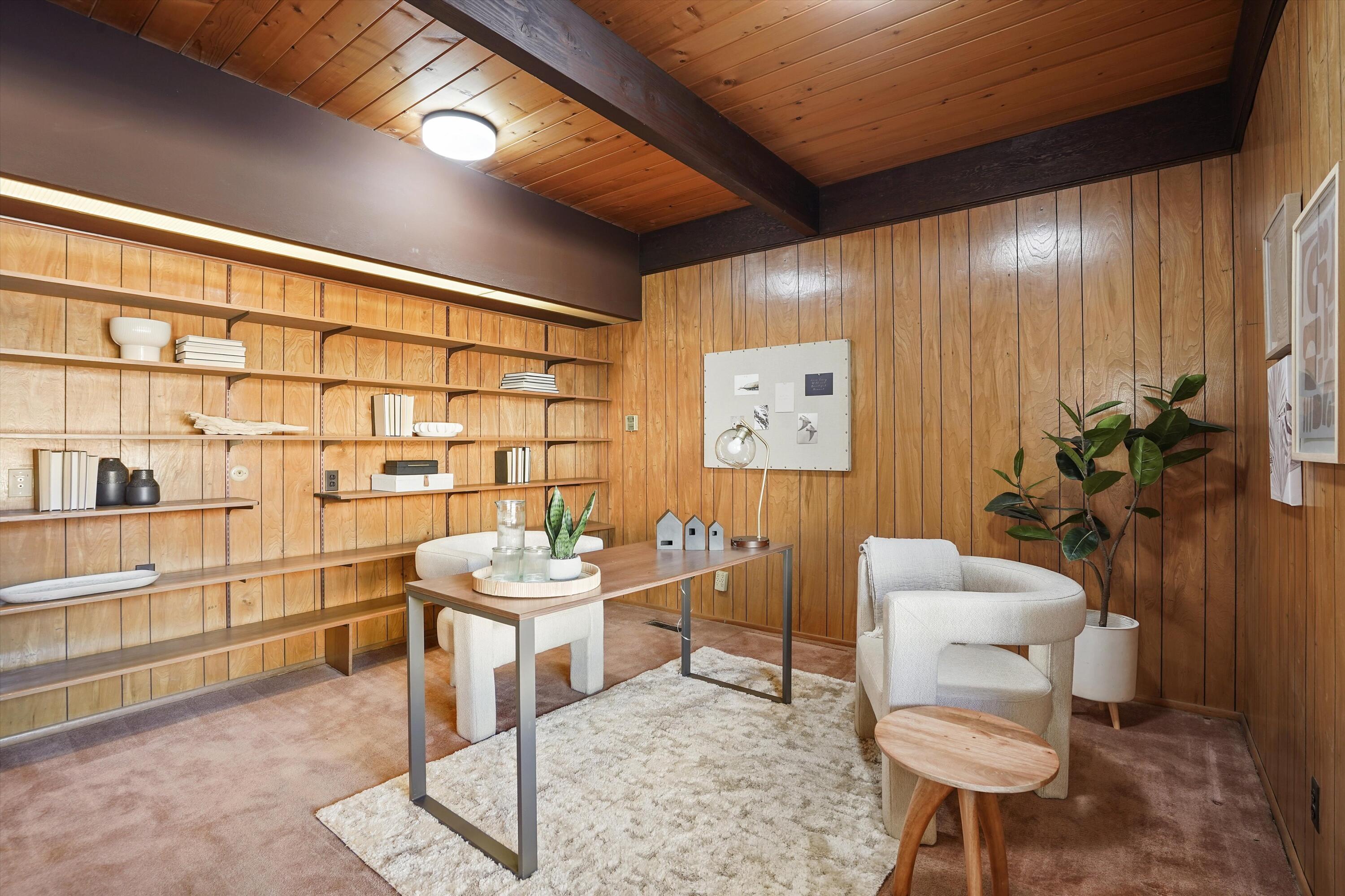 3303 La Sala Del Este NE