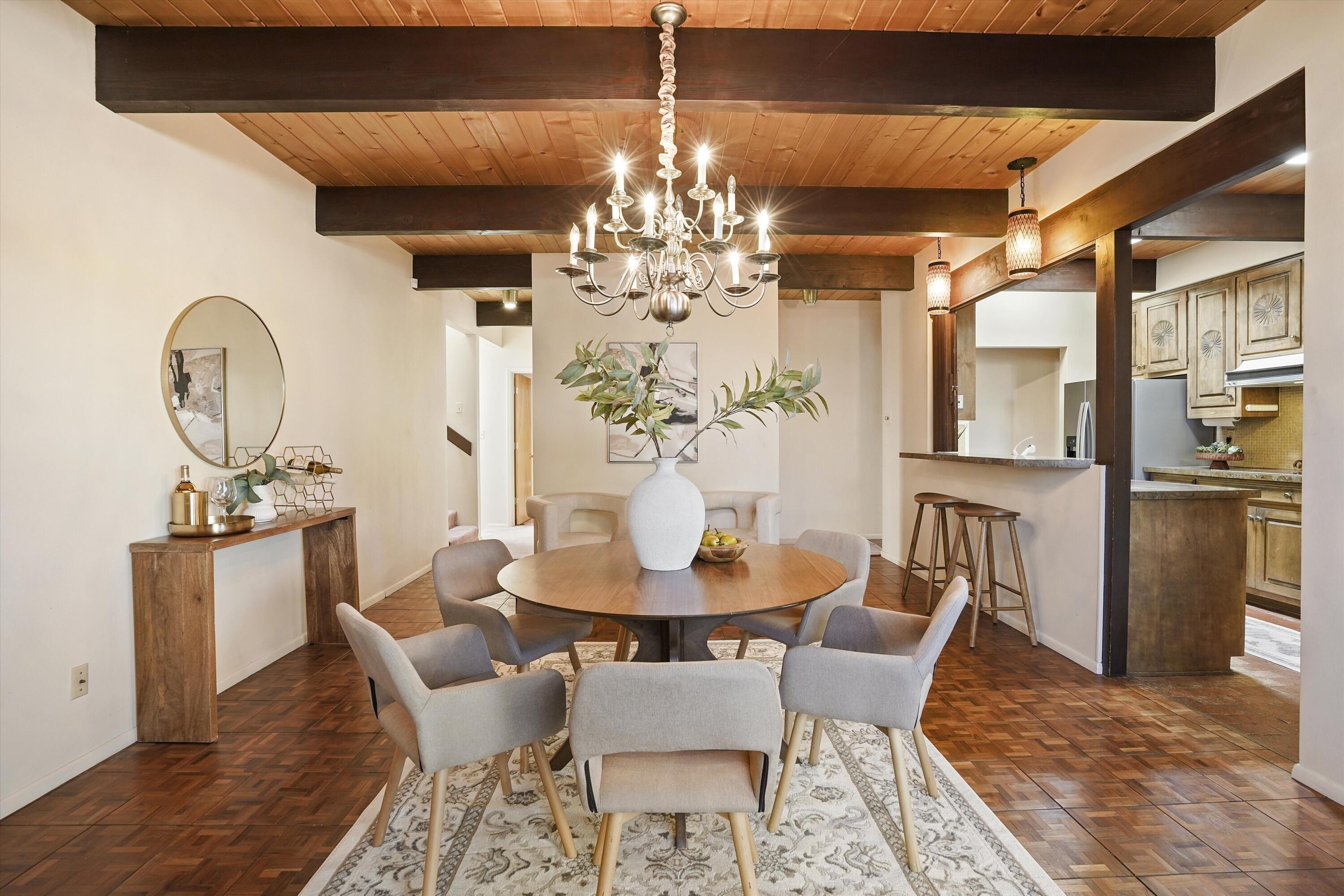 3303 La Sala Del Este NE