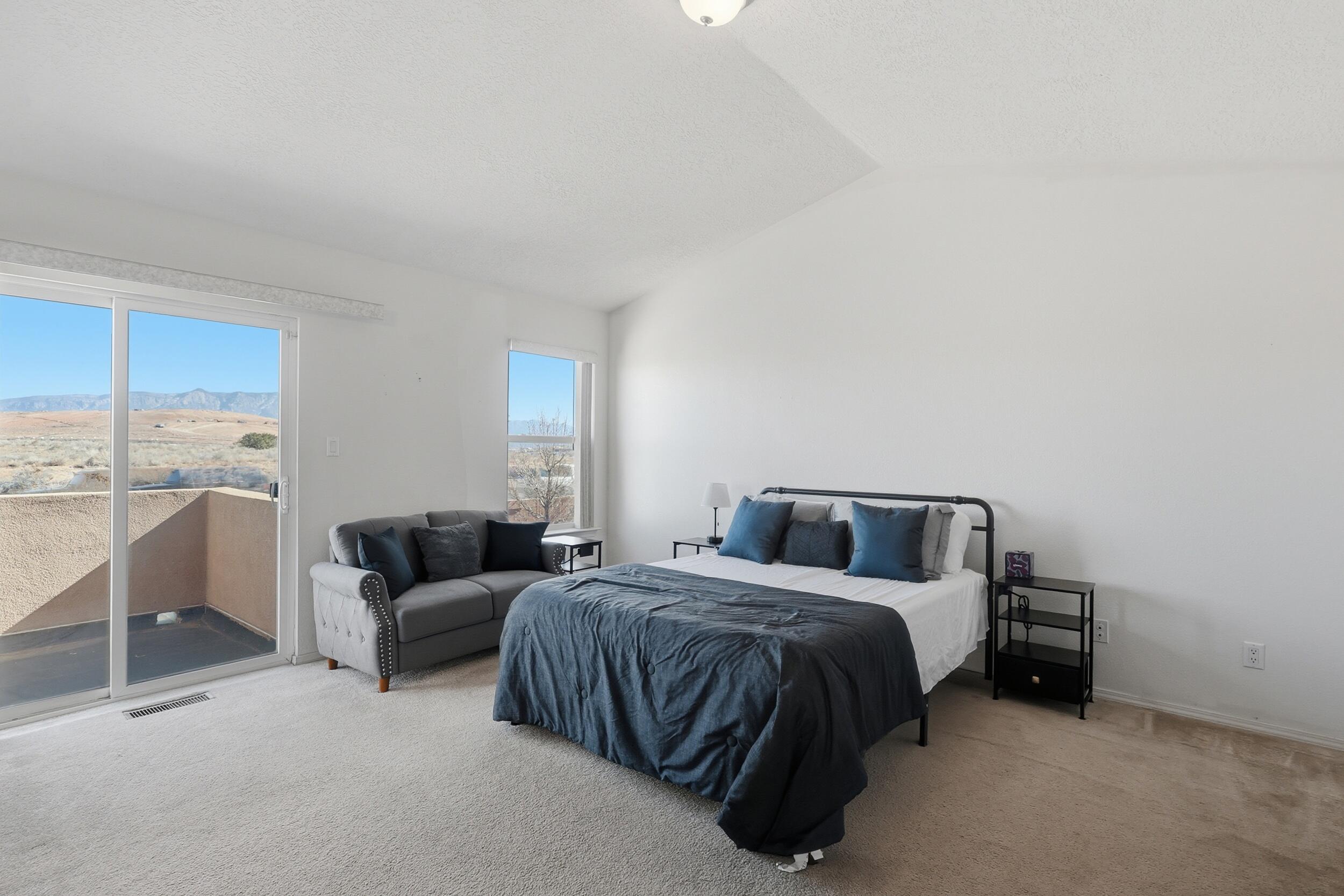 1267 Mirador Loop NE