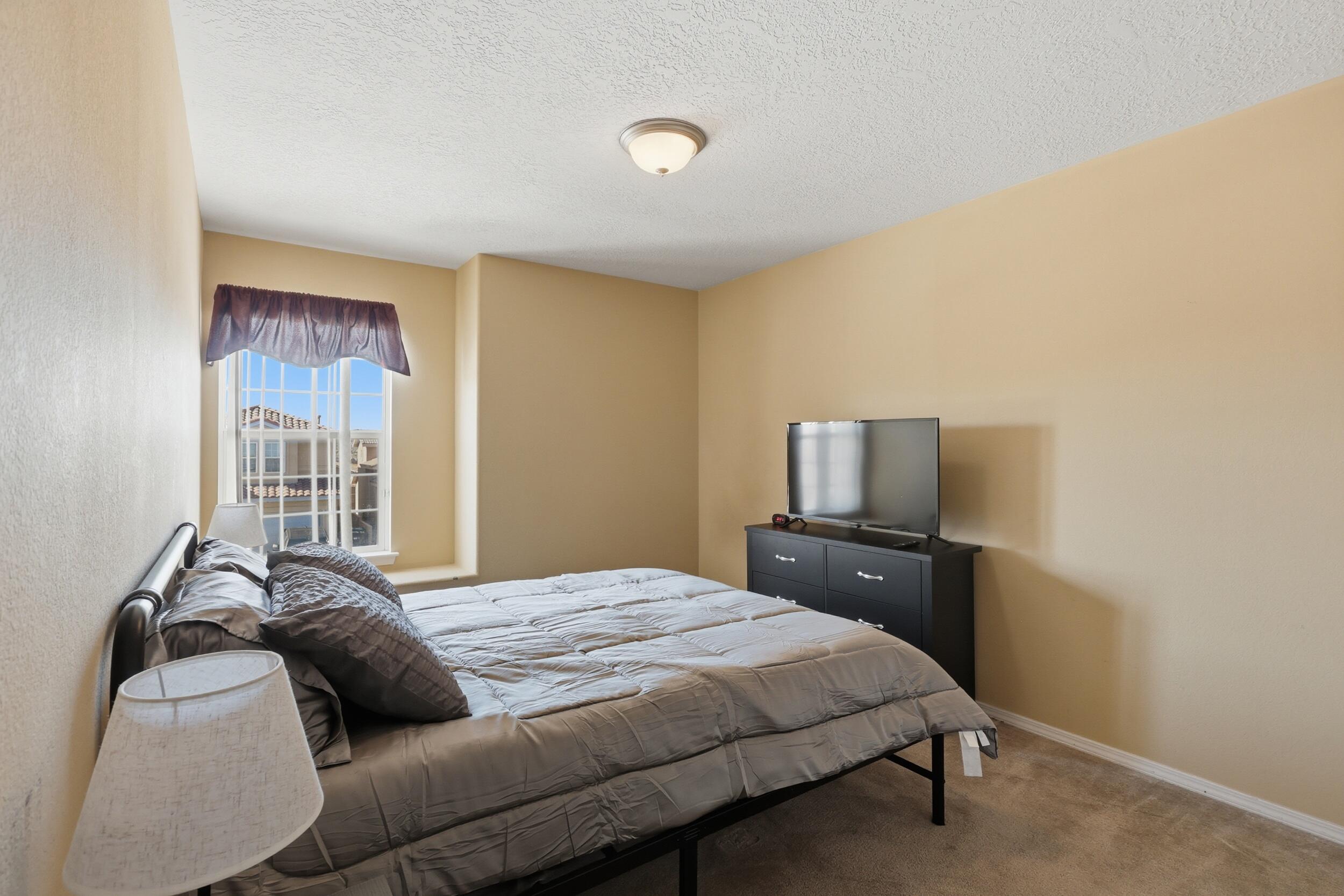 1267 Mirador Loop NE