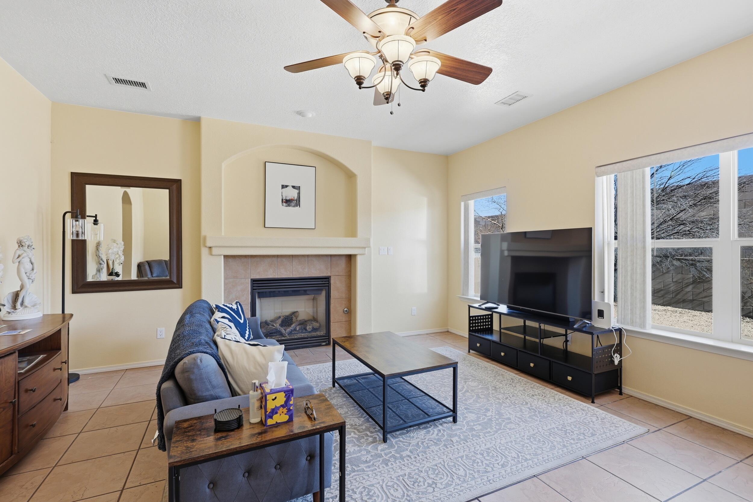 1267 Mirador Loop NE