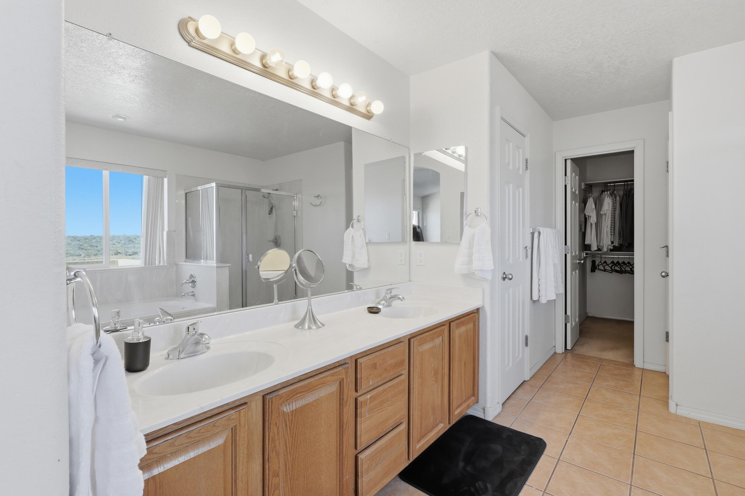 1267 Mirador Loop NE