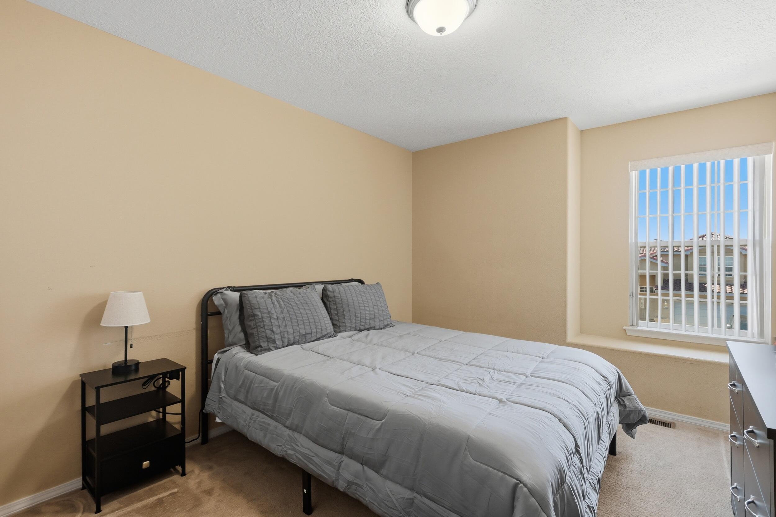 1267 Mirador Loop NE