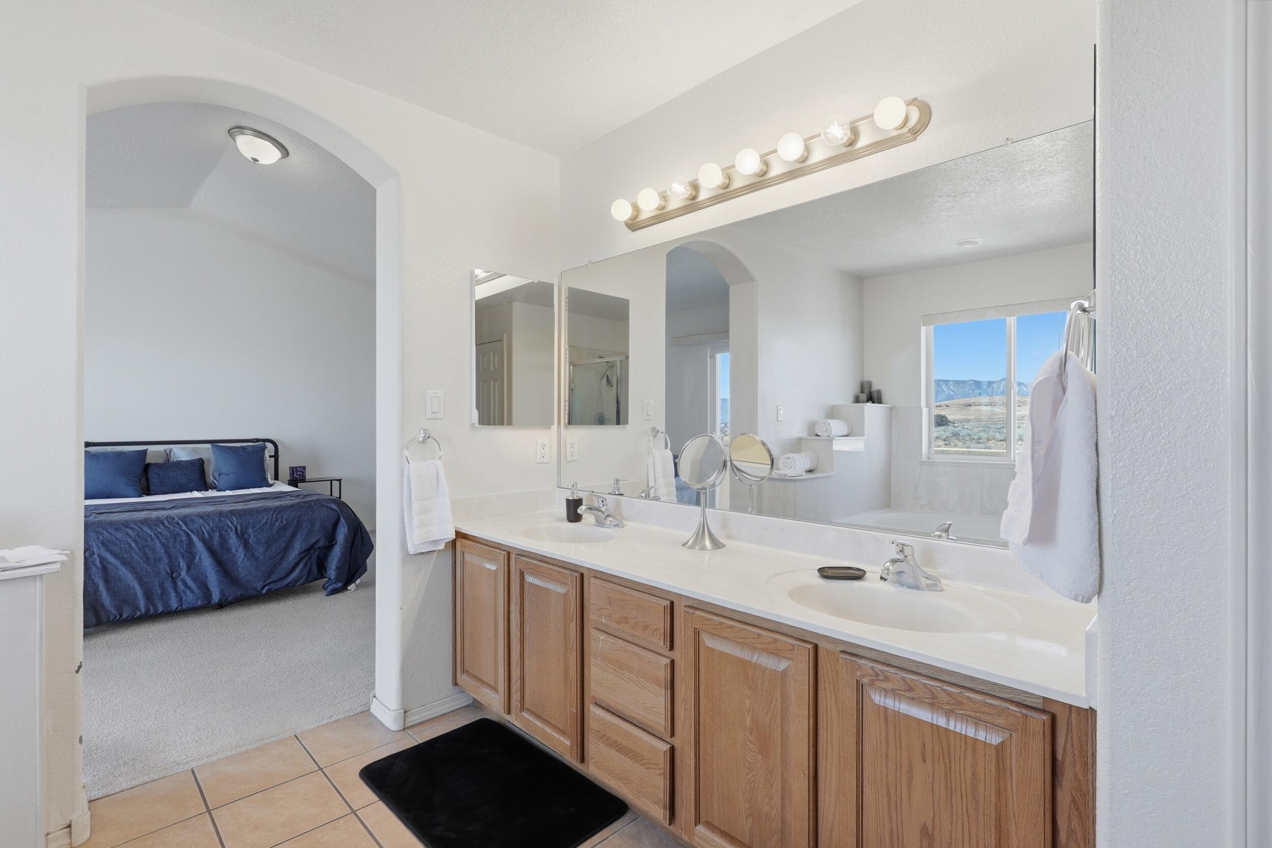 1267 Mirador Loop NE