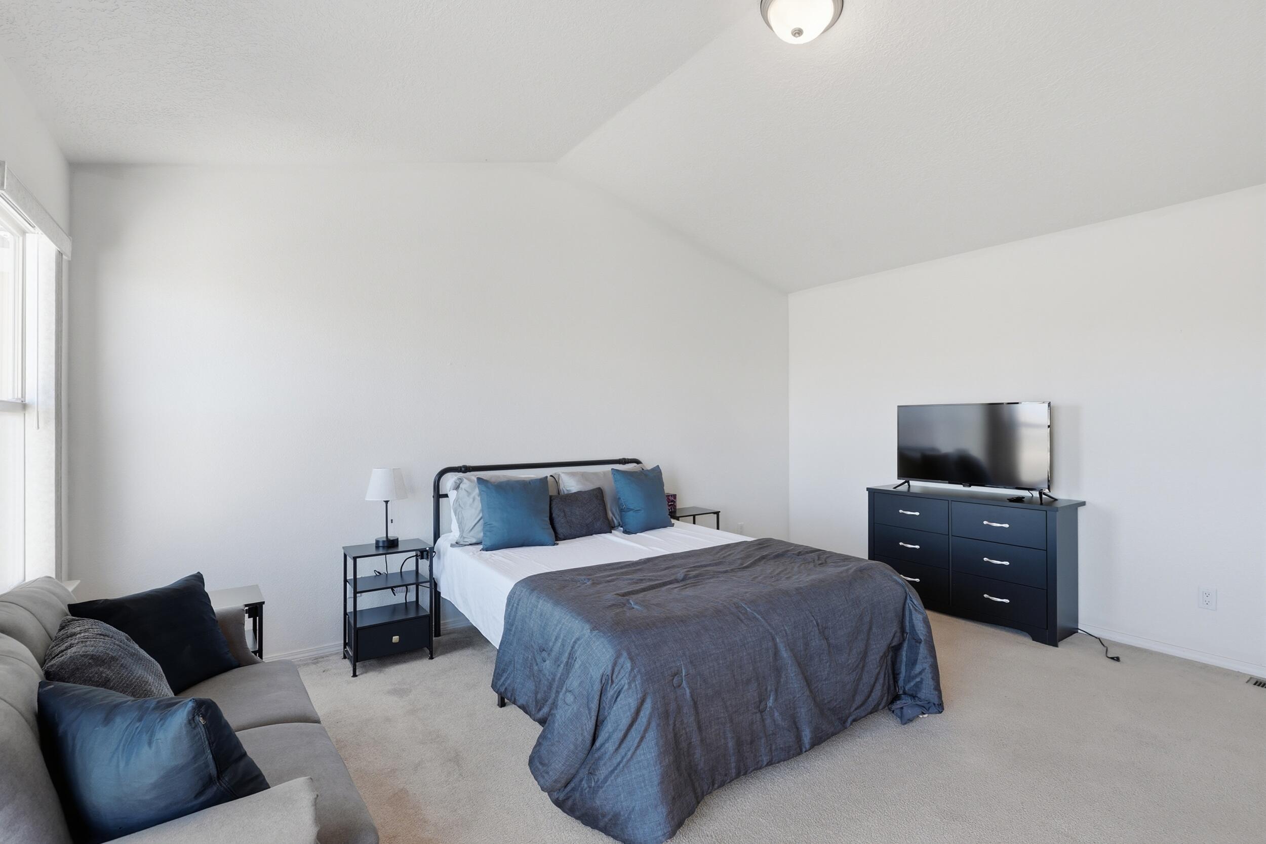 1267 Mirador Loop NE