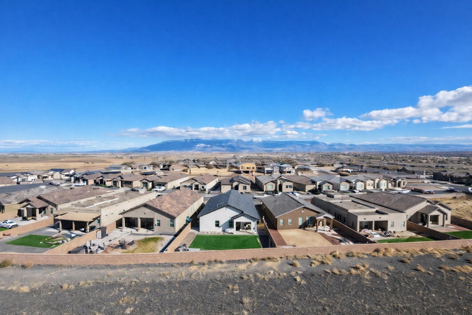 704 Amatista Loop SE