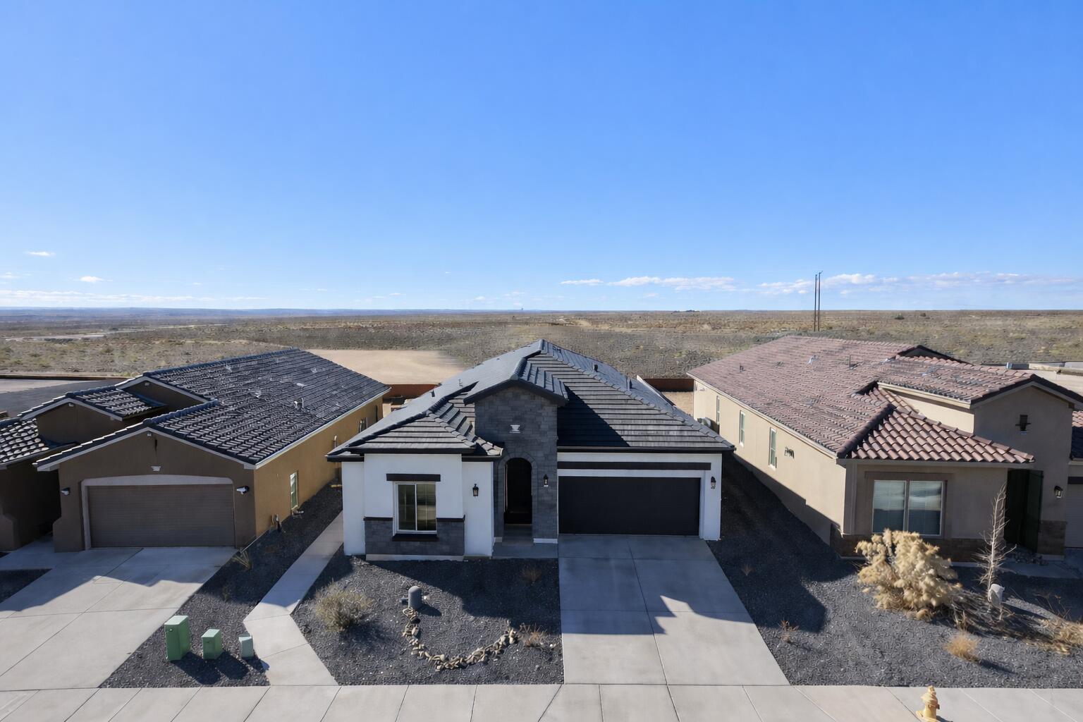 704 Amatista Loop SE