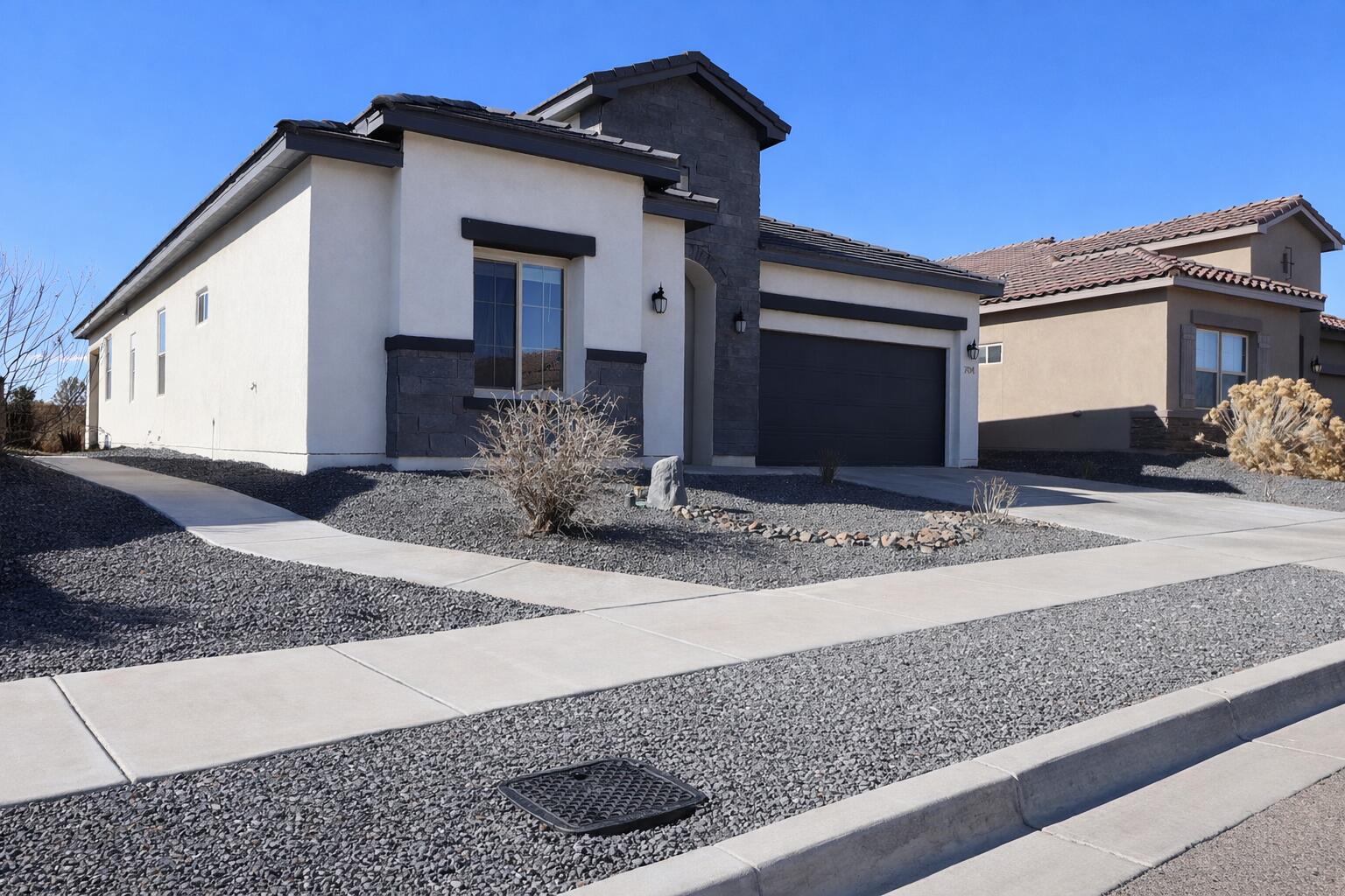 704 Amatista Loop SE