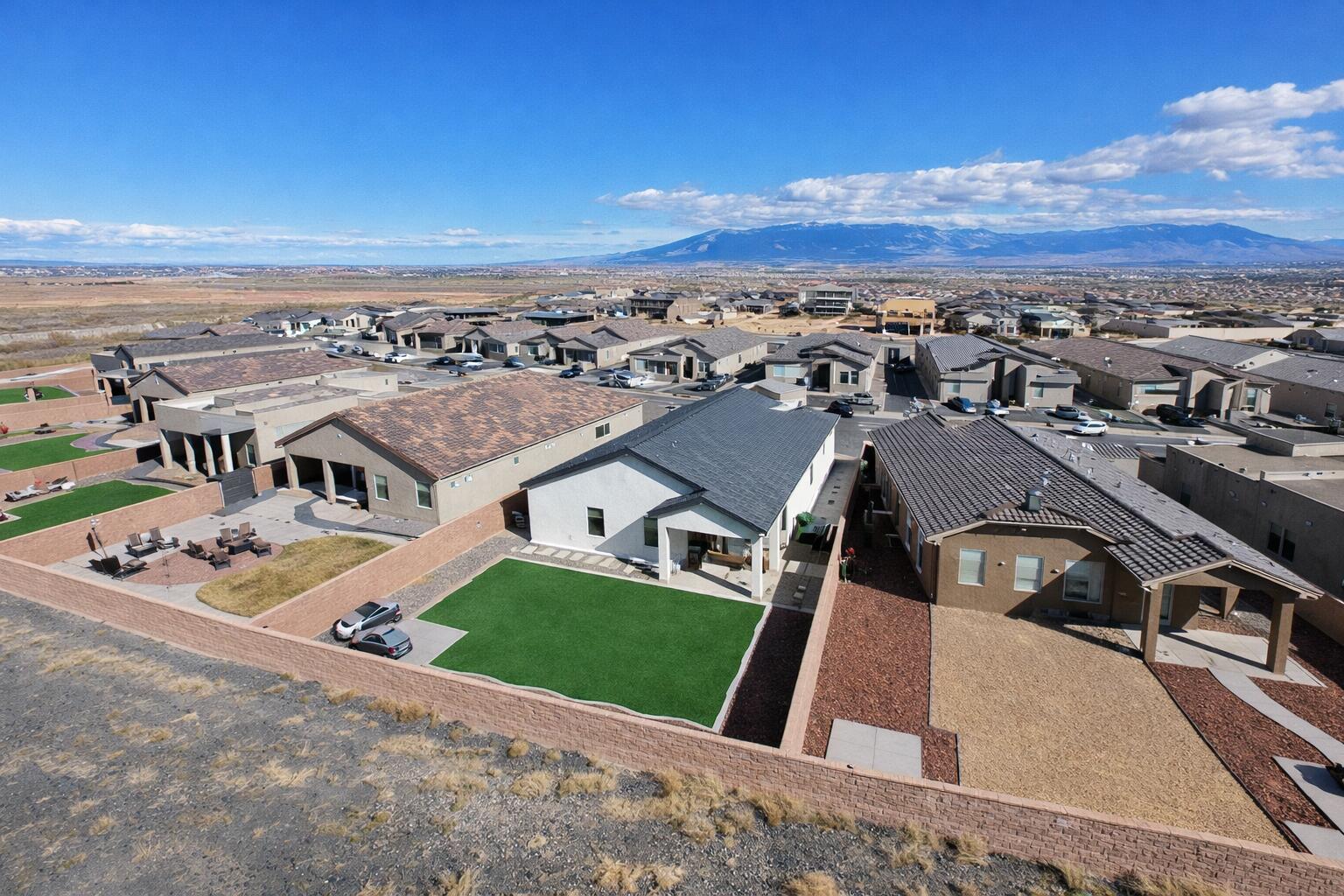 704 Amatista Loop SE