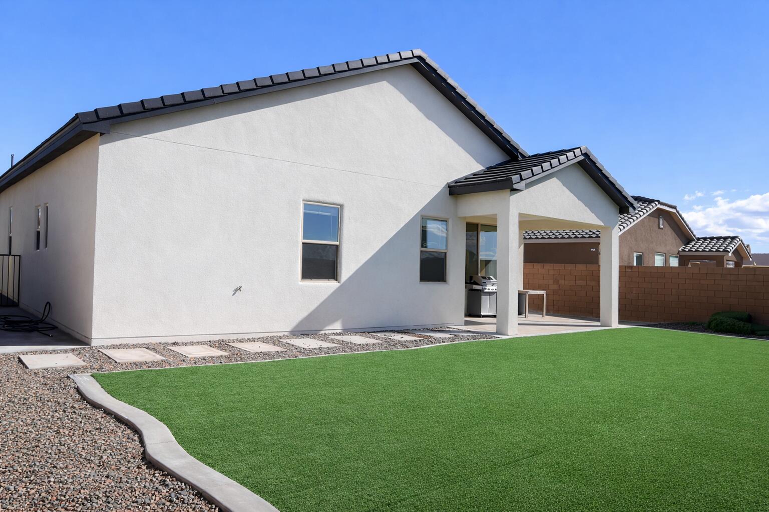 704 Amatista Loop SE