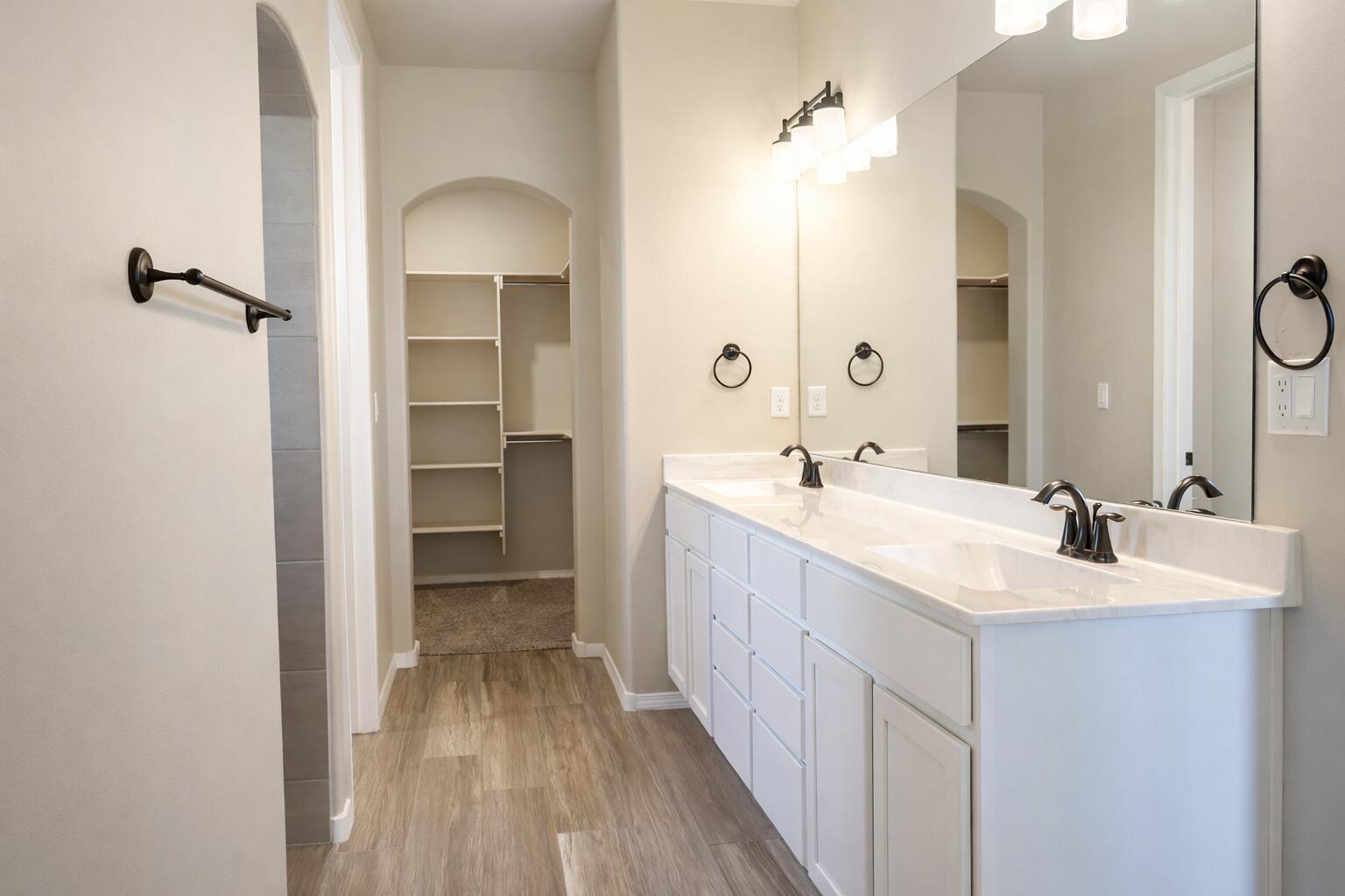 704 Amatista Loop SE