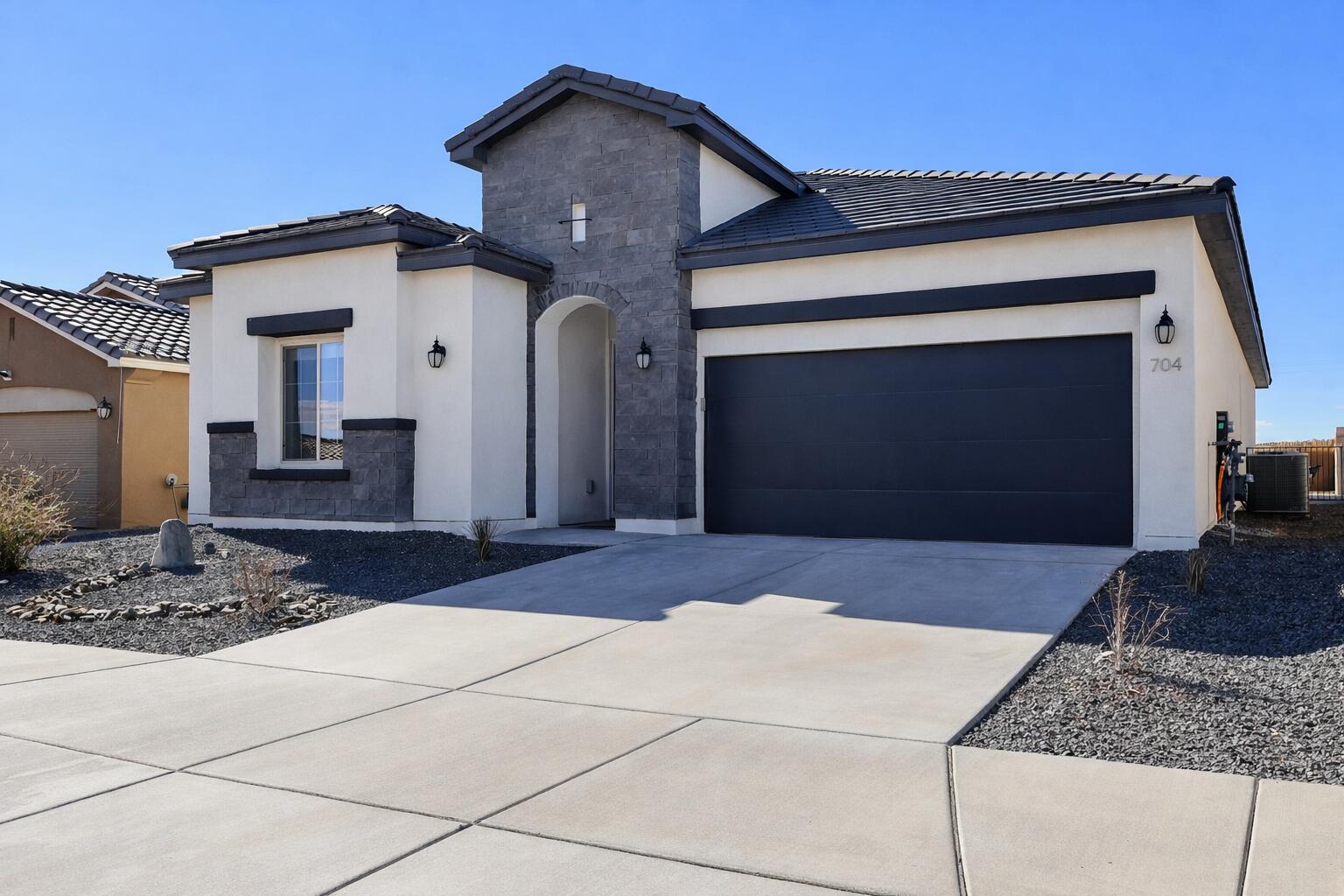 704 Amatista Loop SE
