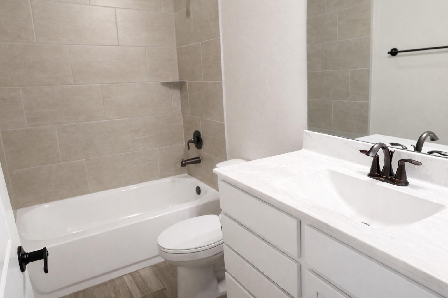 704 Amatista Loop SE