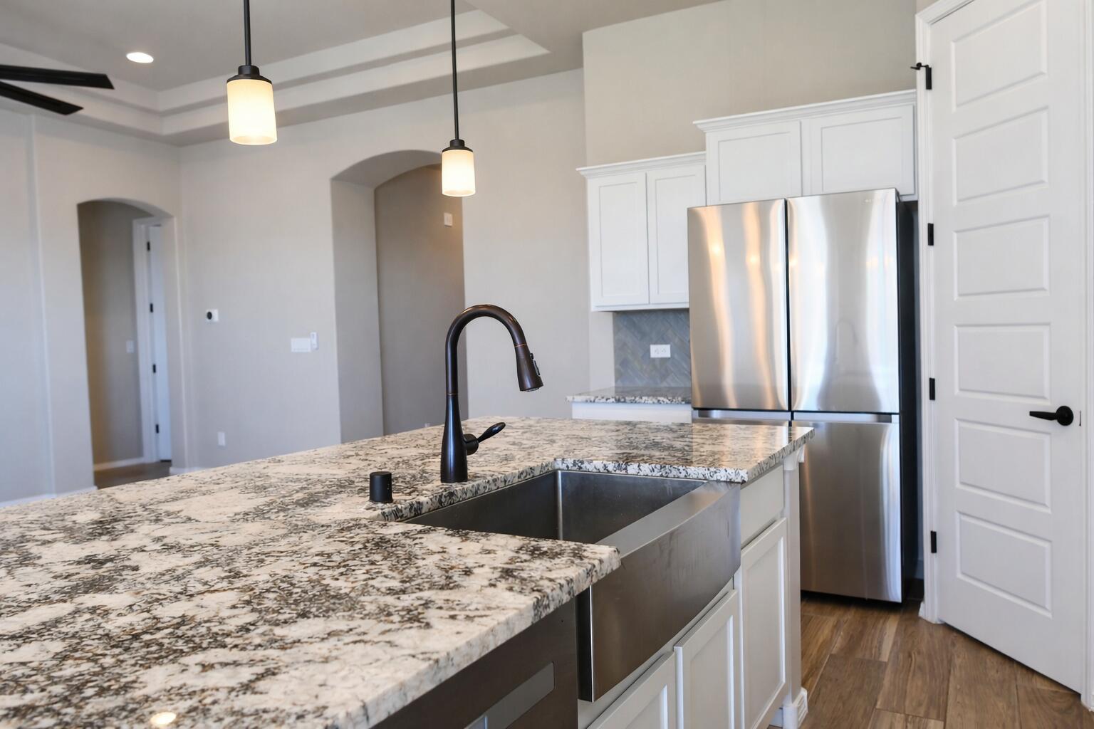 704 Amatista Loop SE