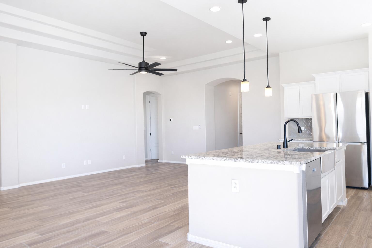 704 Amatista Loop SE