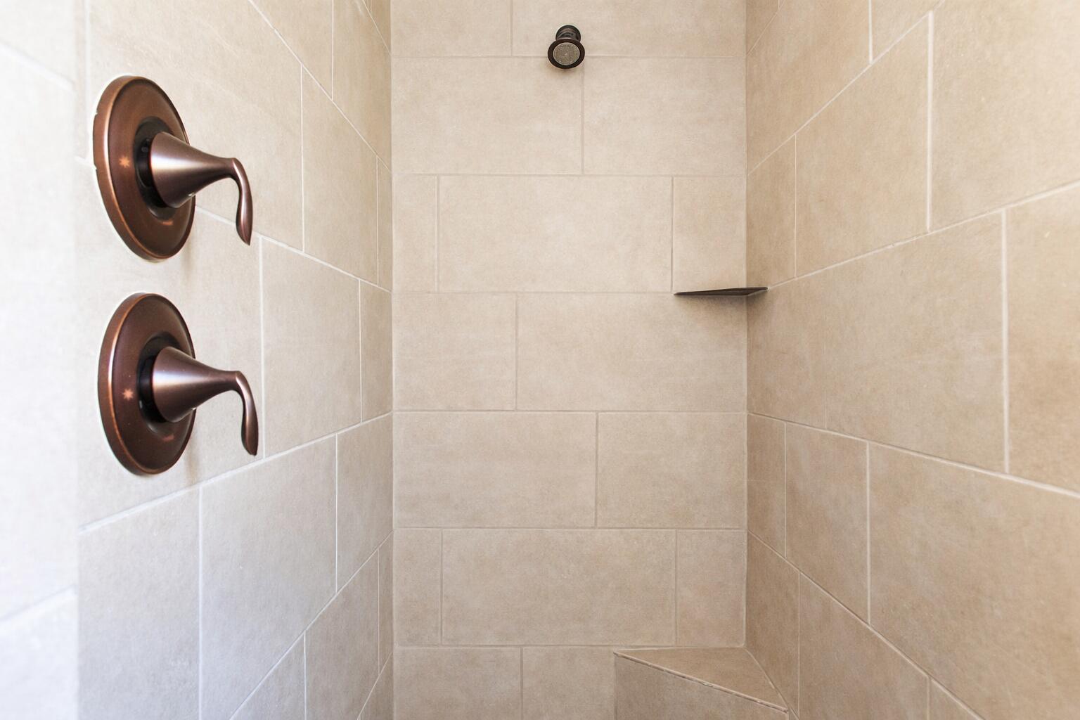 704 Amatista Loop SE