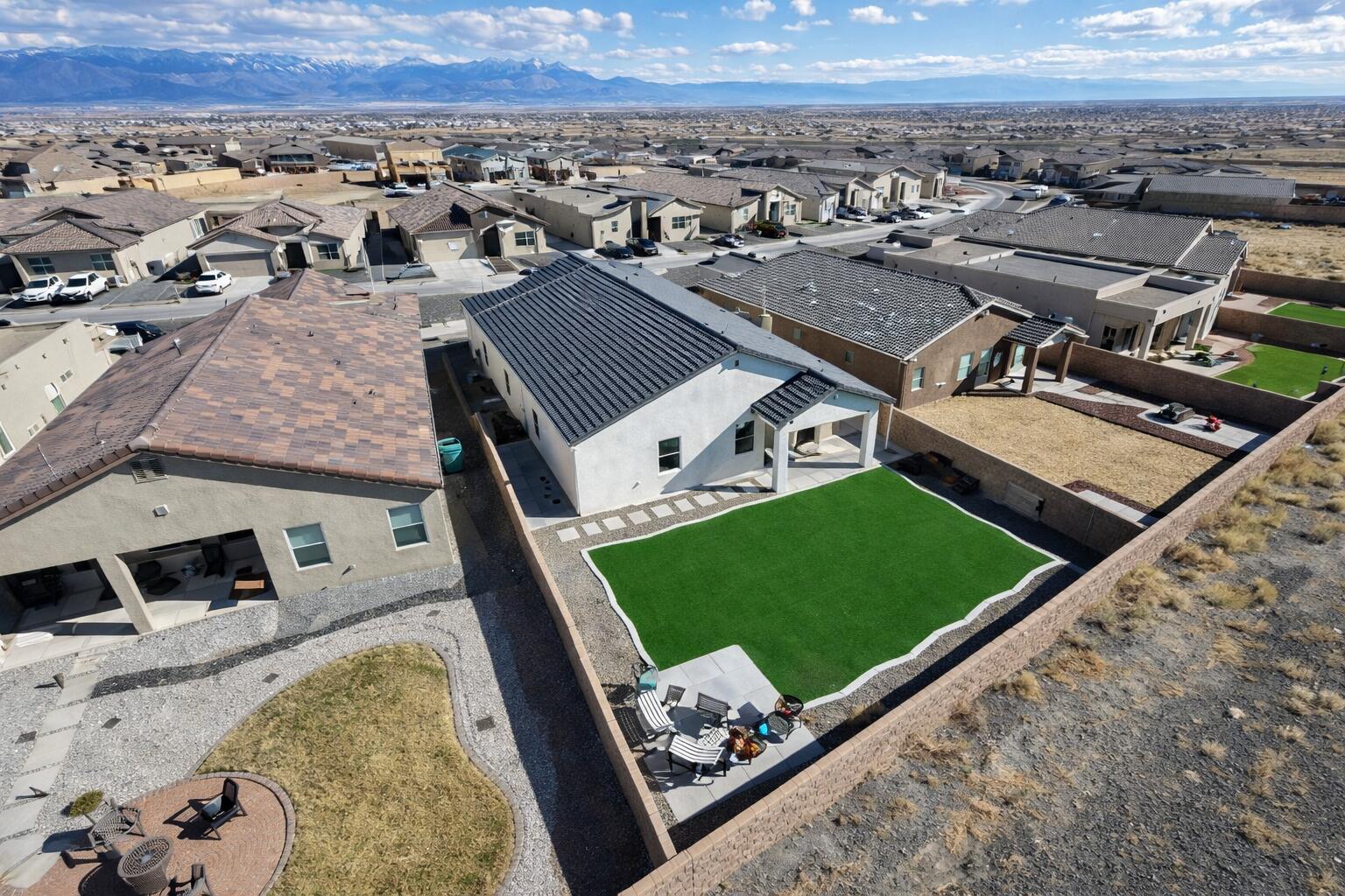 704 Amatista Loop SE