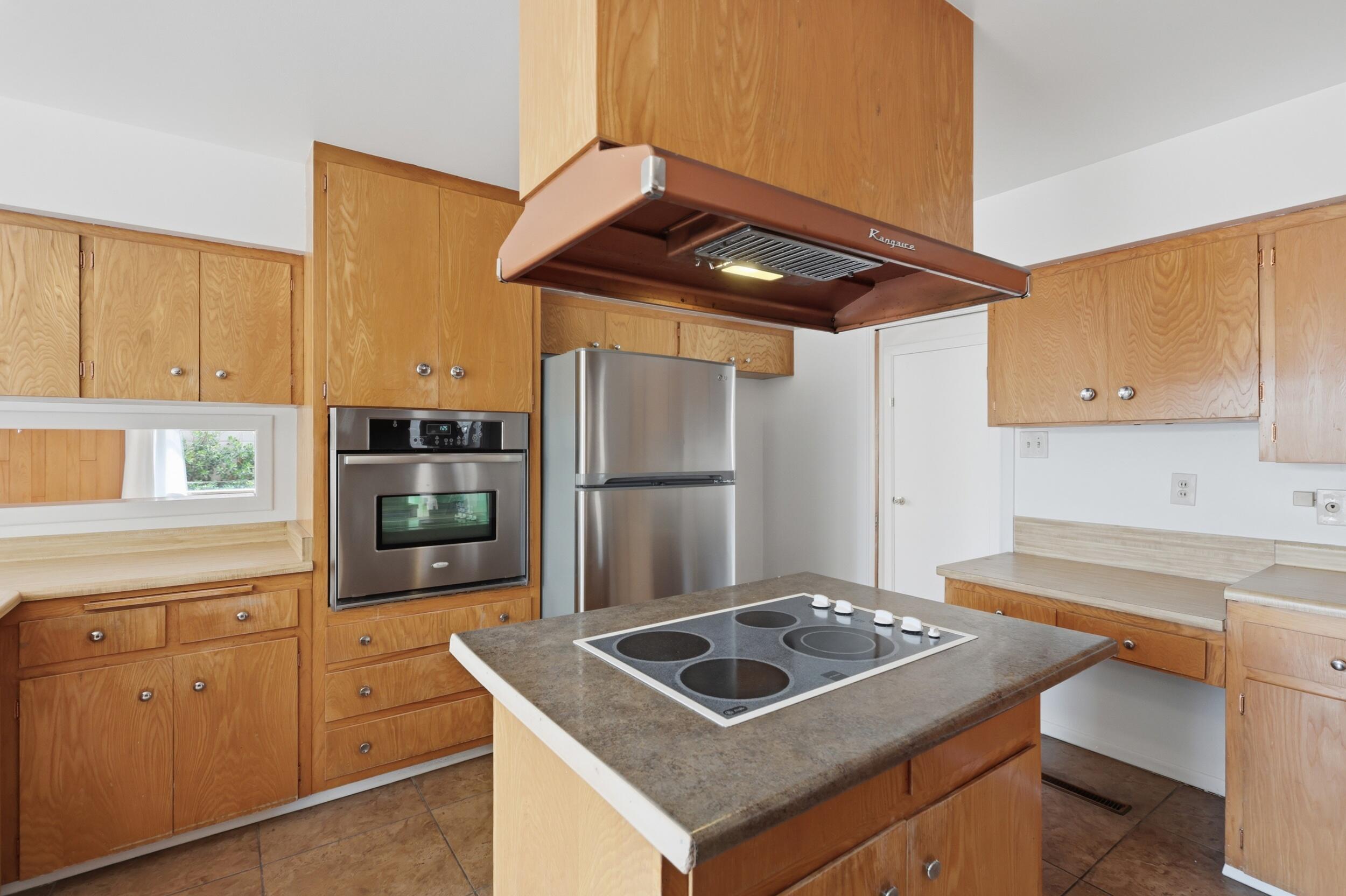 408 La Veta Drive NE