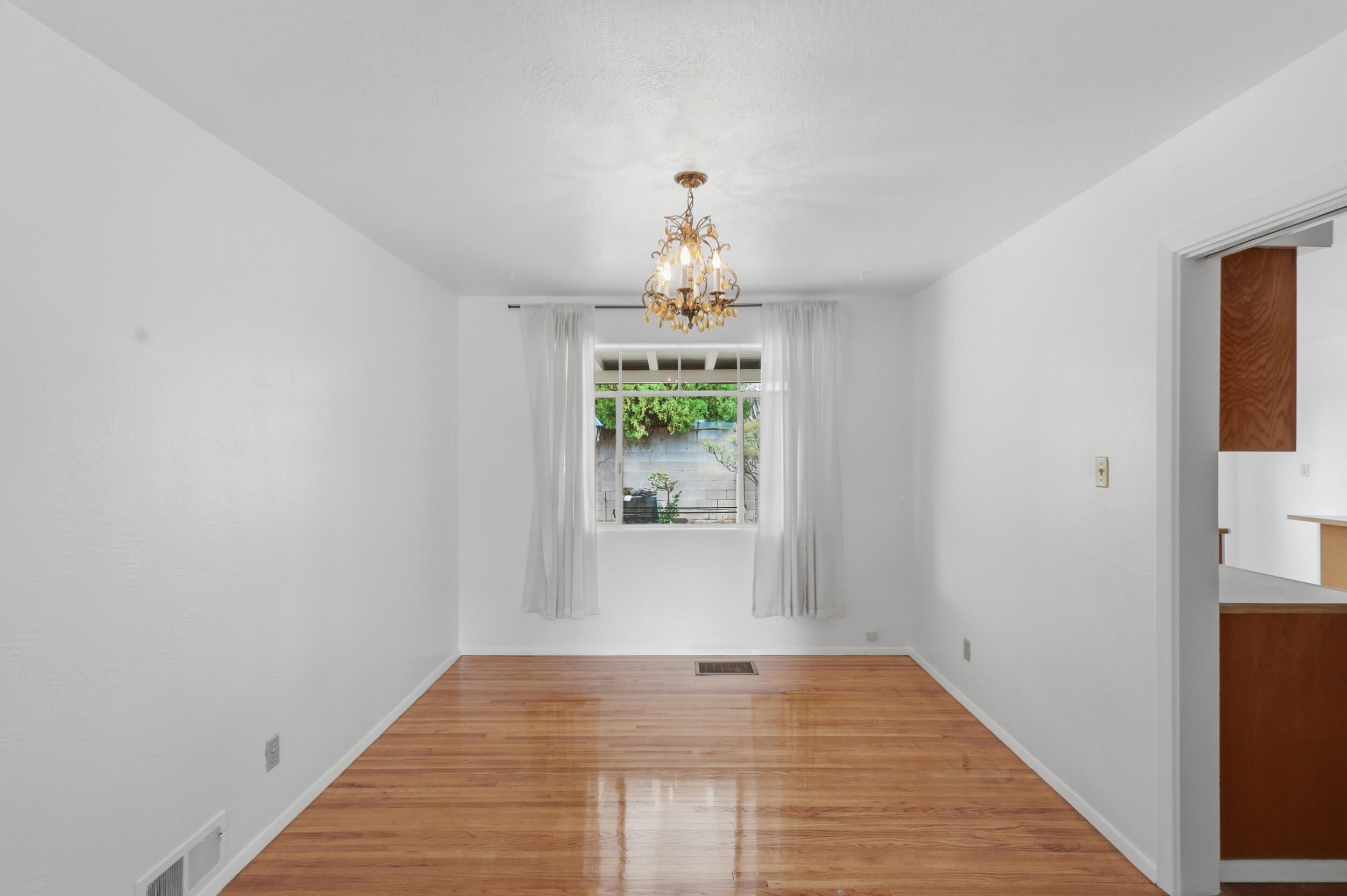 408 La Veta Drive NE