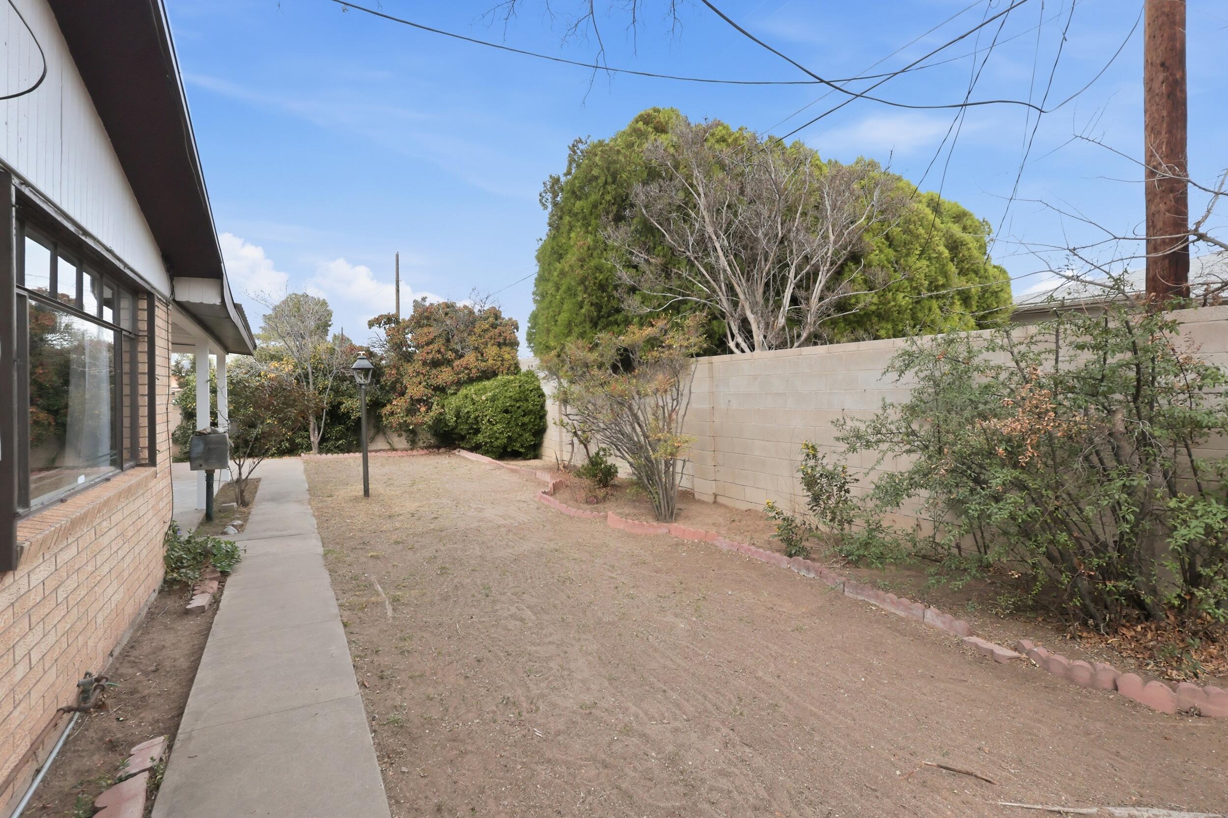 408 La Veta Drive NE