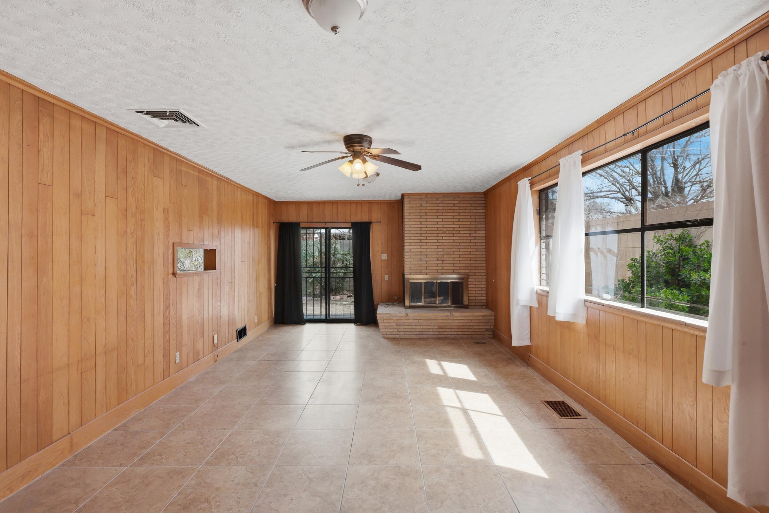 408 La Veta Drive NE