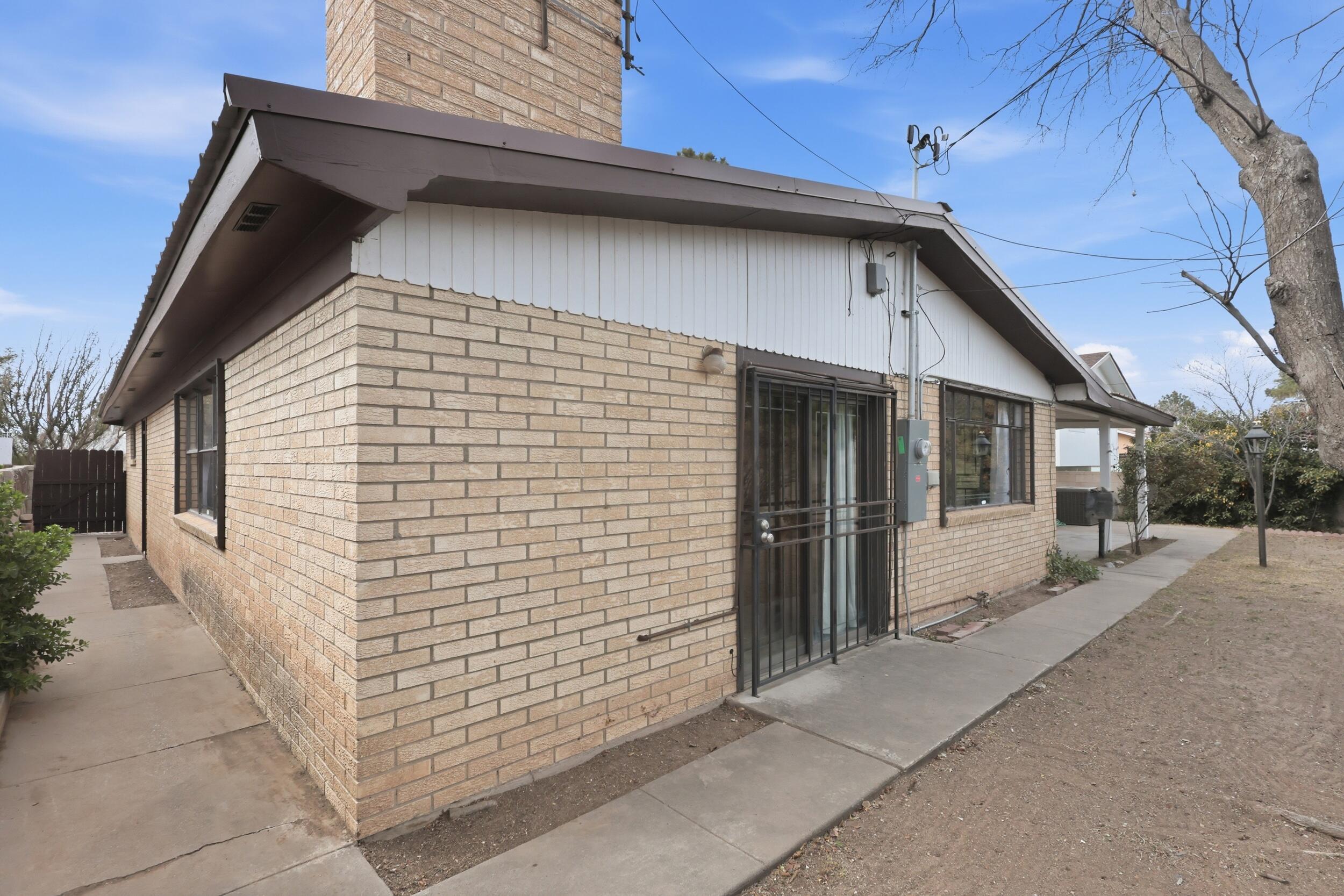 408 La Veta Drive NE