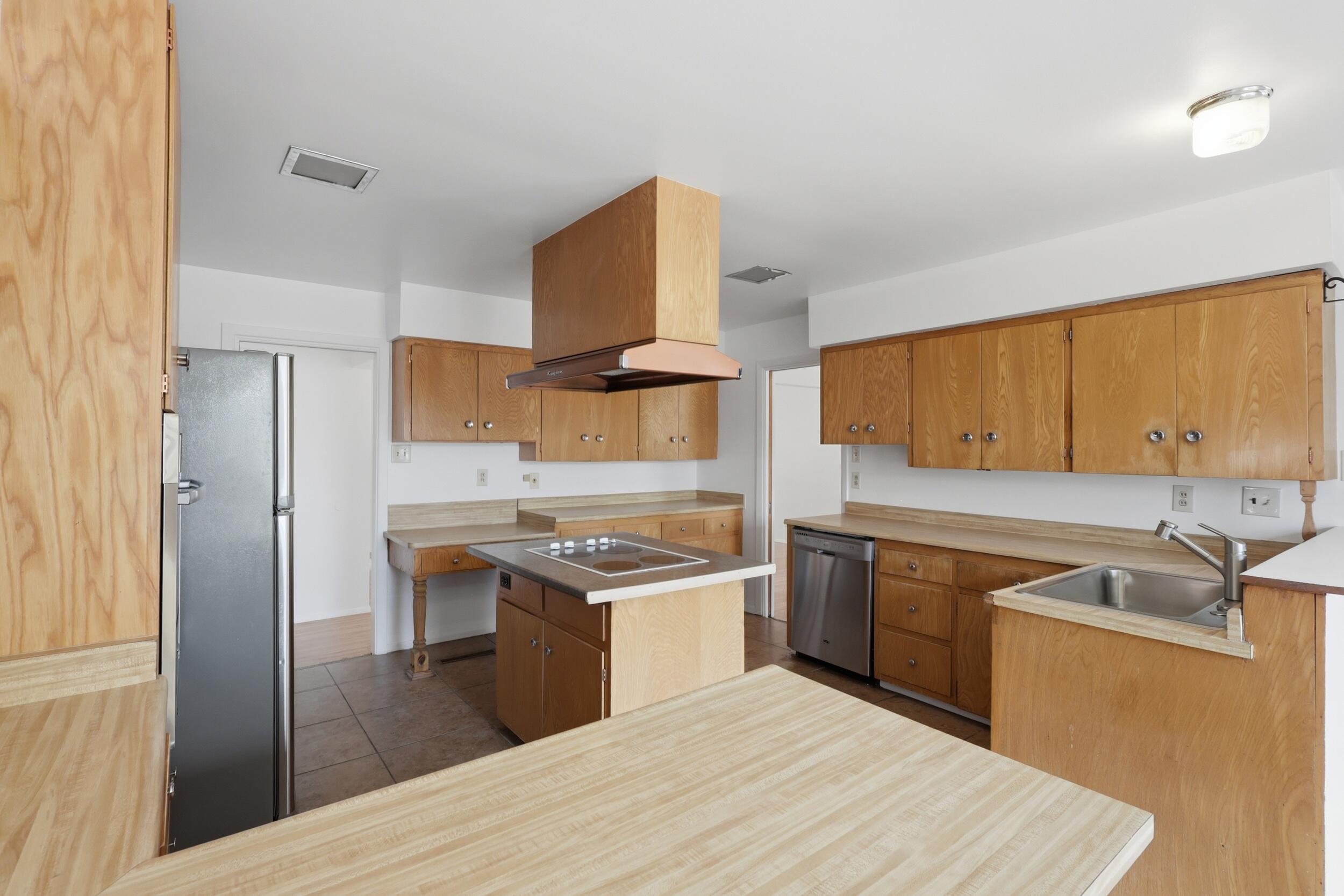 408 La Veta Drive NE