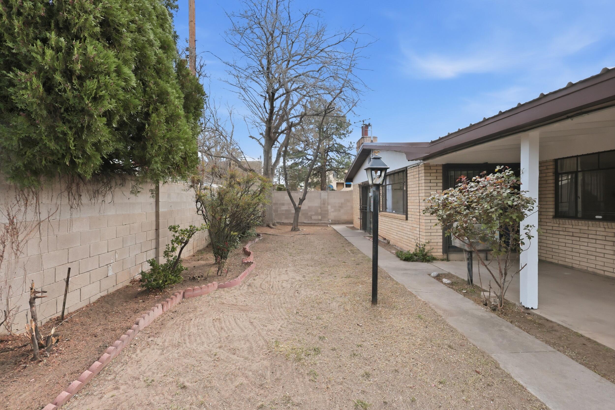 408 La Veta Drive NE