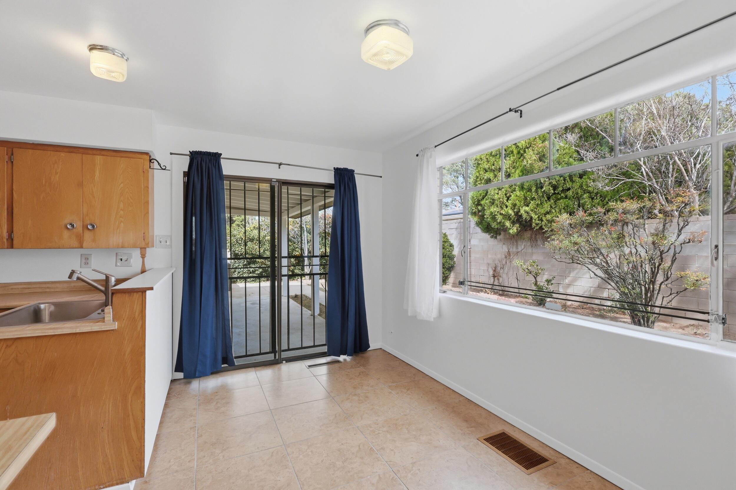 408 La Veta Drive NE