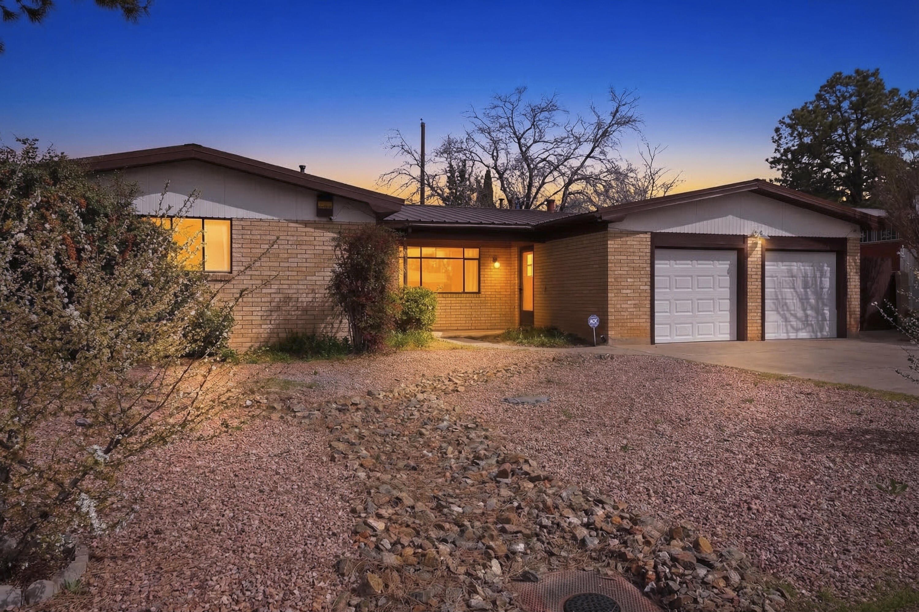 408 La Veta Drive NE