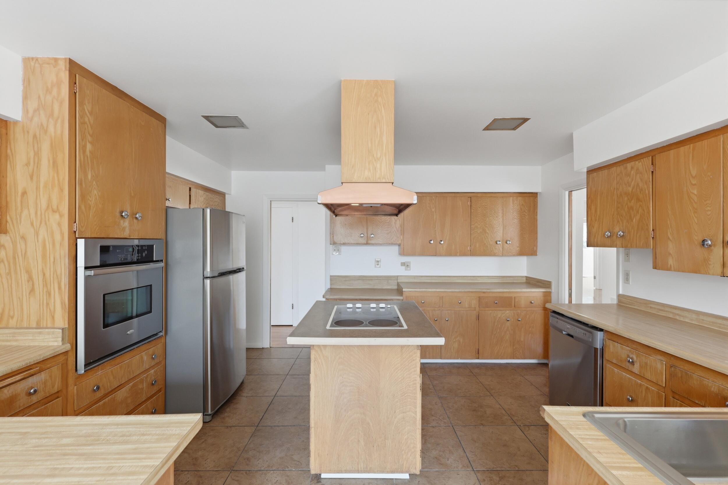 408 La Veta Drive NE