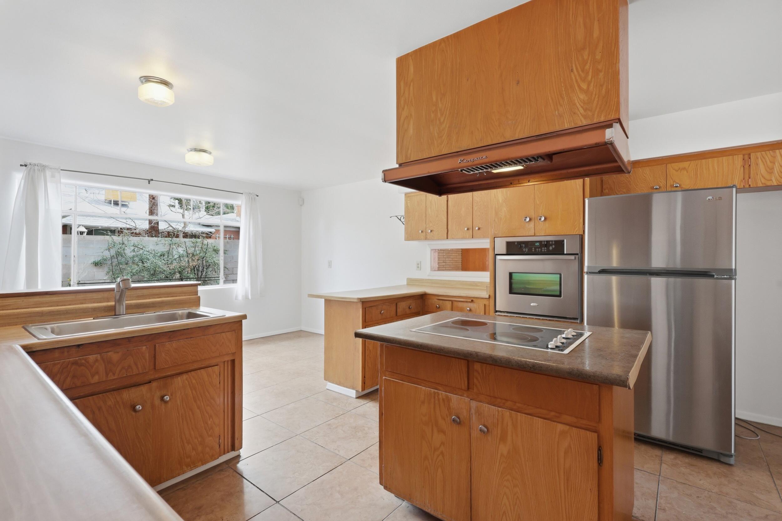 408 La Veta Drive NE