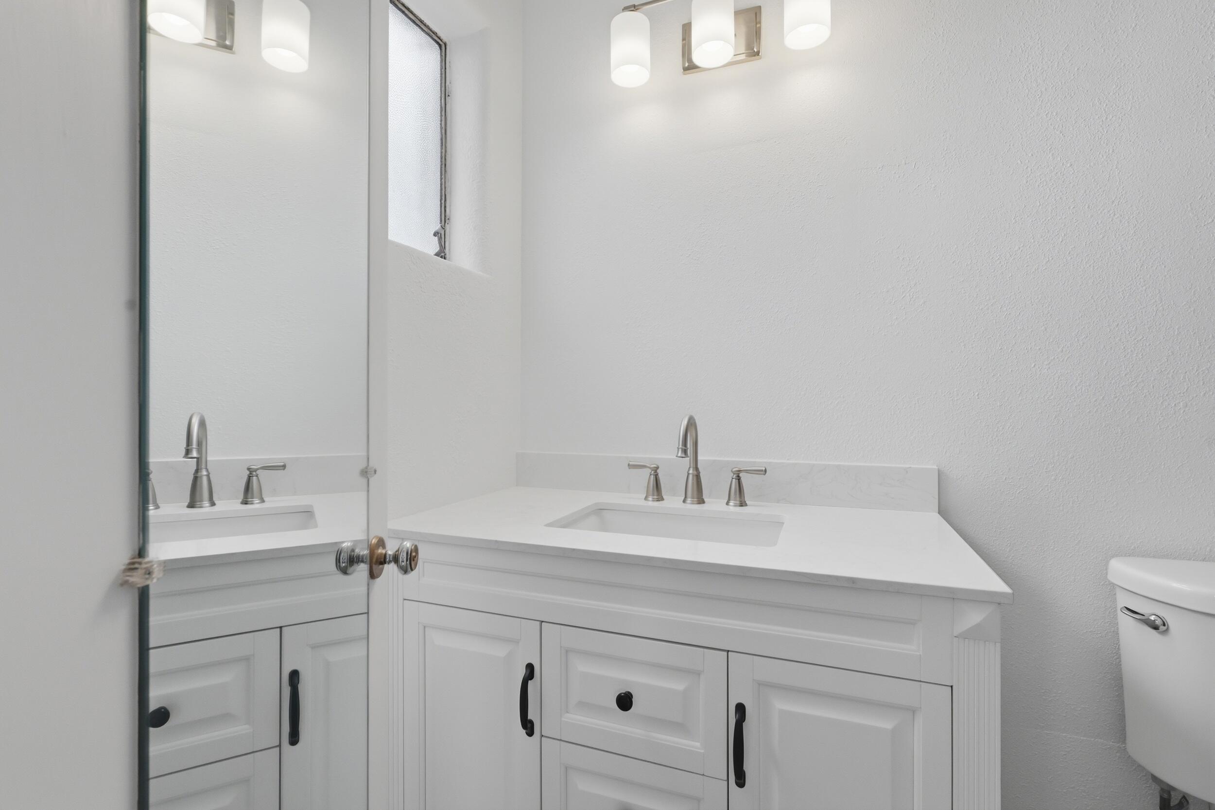 408 La Veta Drive NE