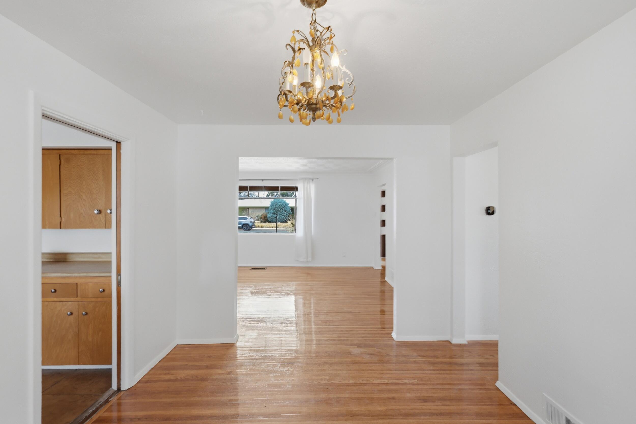 408 La Veta Drive NE