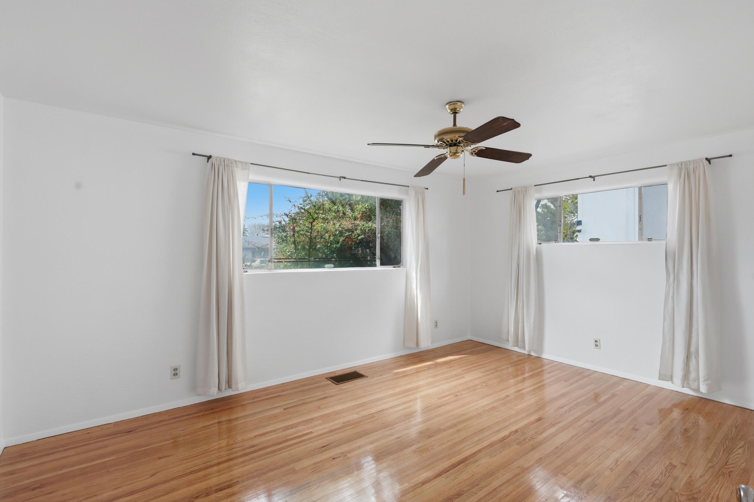 408 La Veta Drive NE