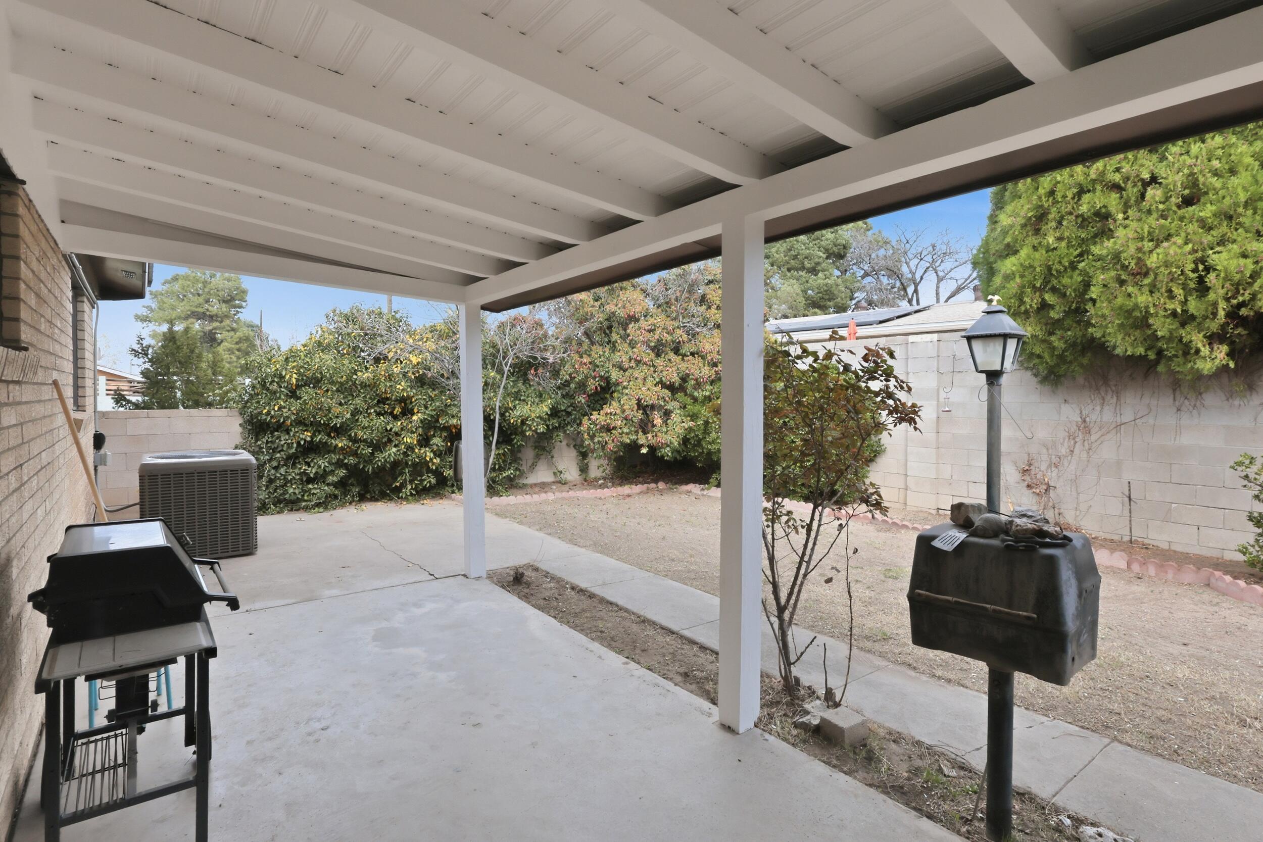 408 La Veta Drive NE