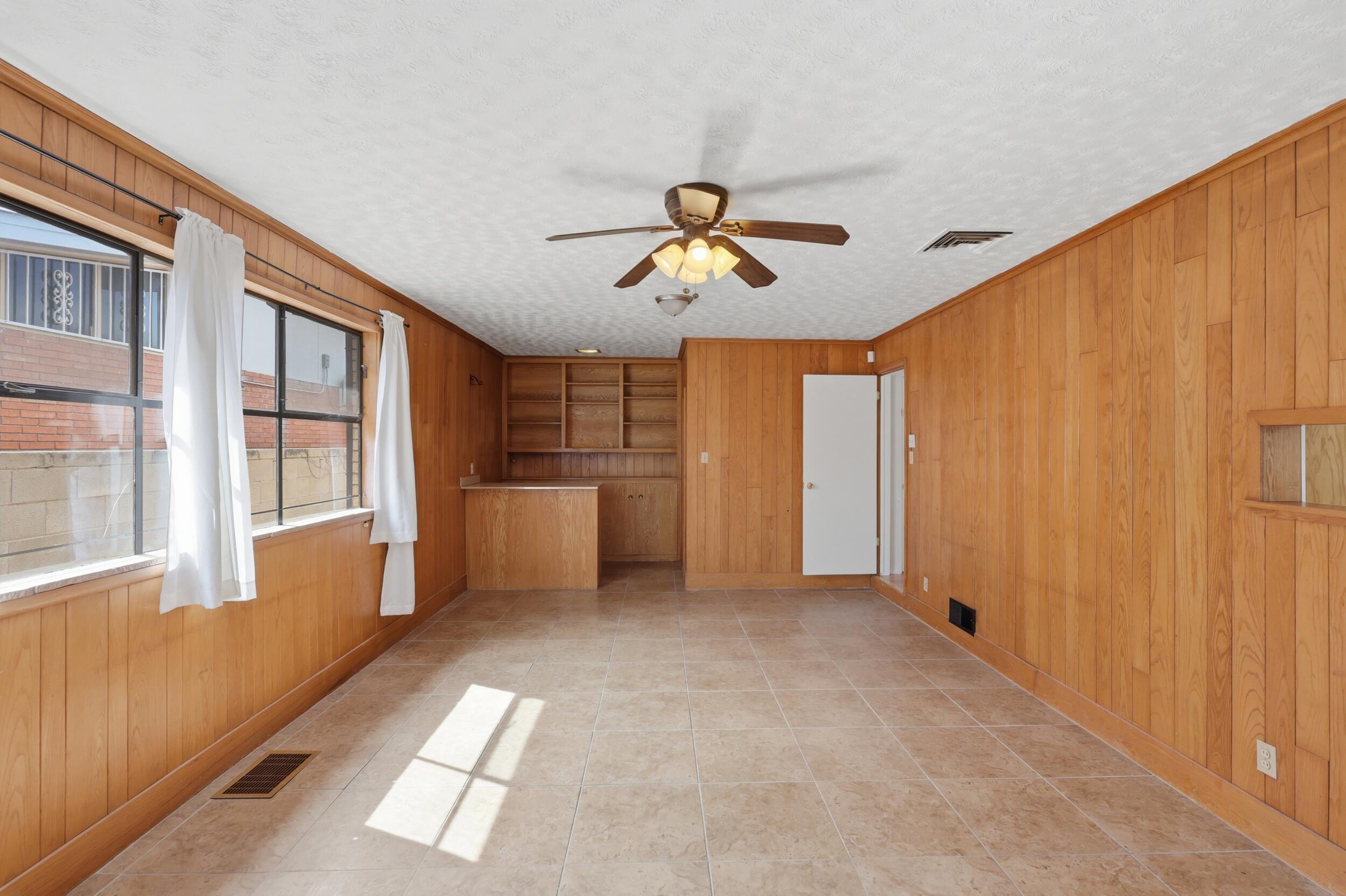 408 La Veta Drive NE