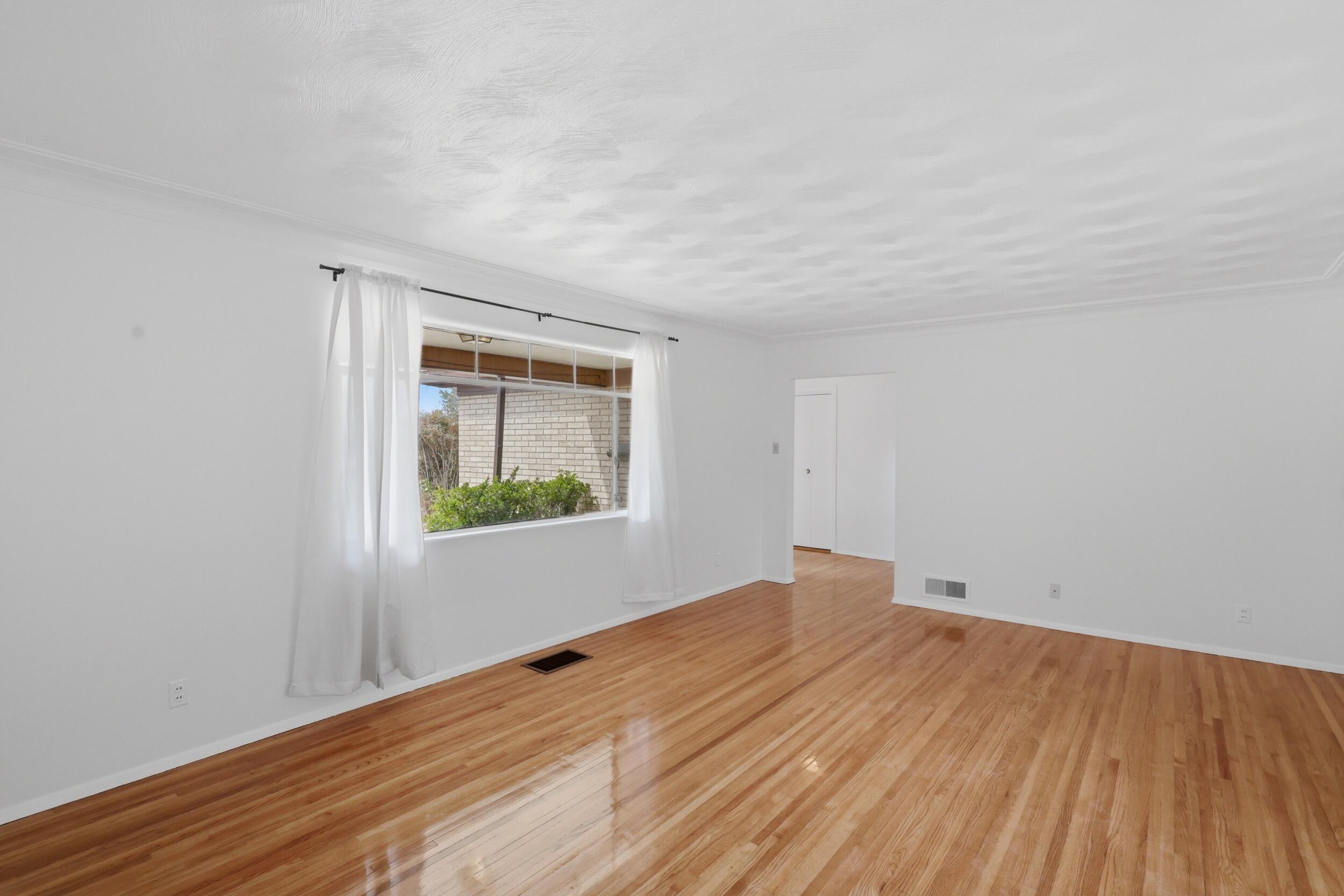 408 La Veta Drive NE