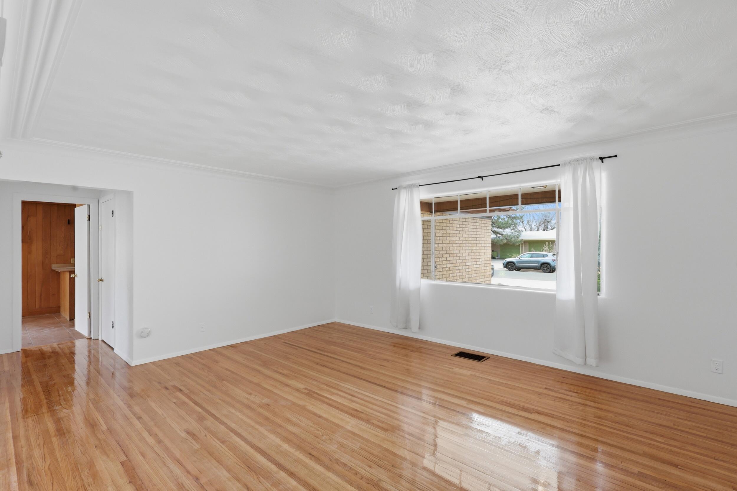 408 La Veta Drive NE