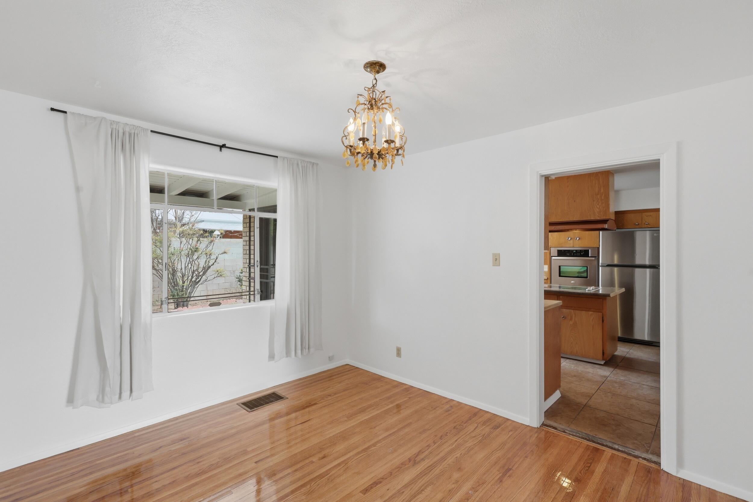 408 La Veta Drive NE