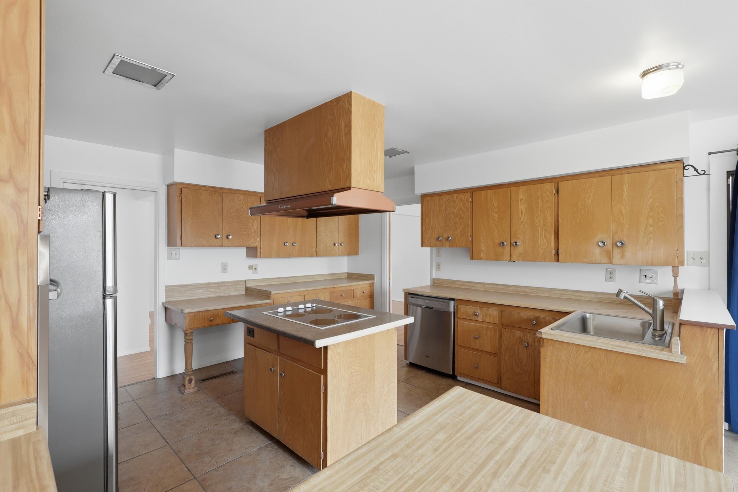 408 La Veta Drive NE