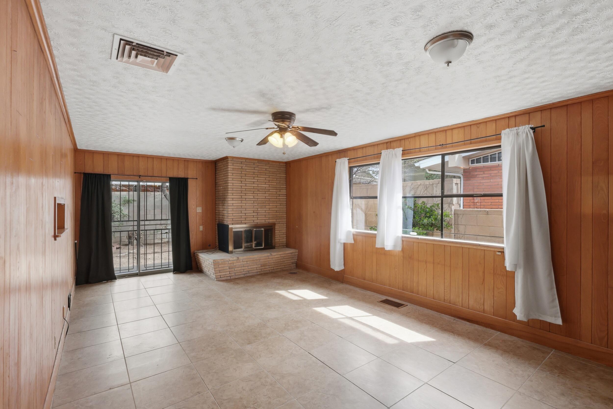 408 La Veta Drive NE