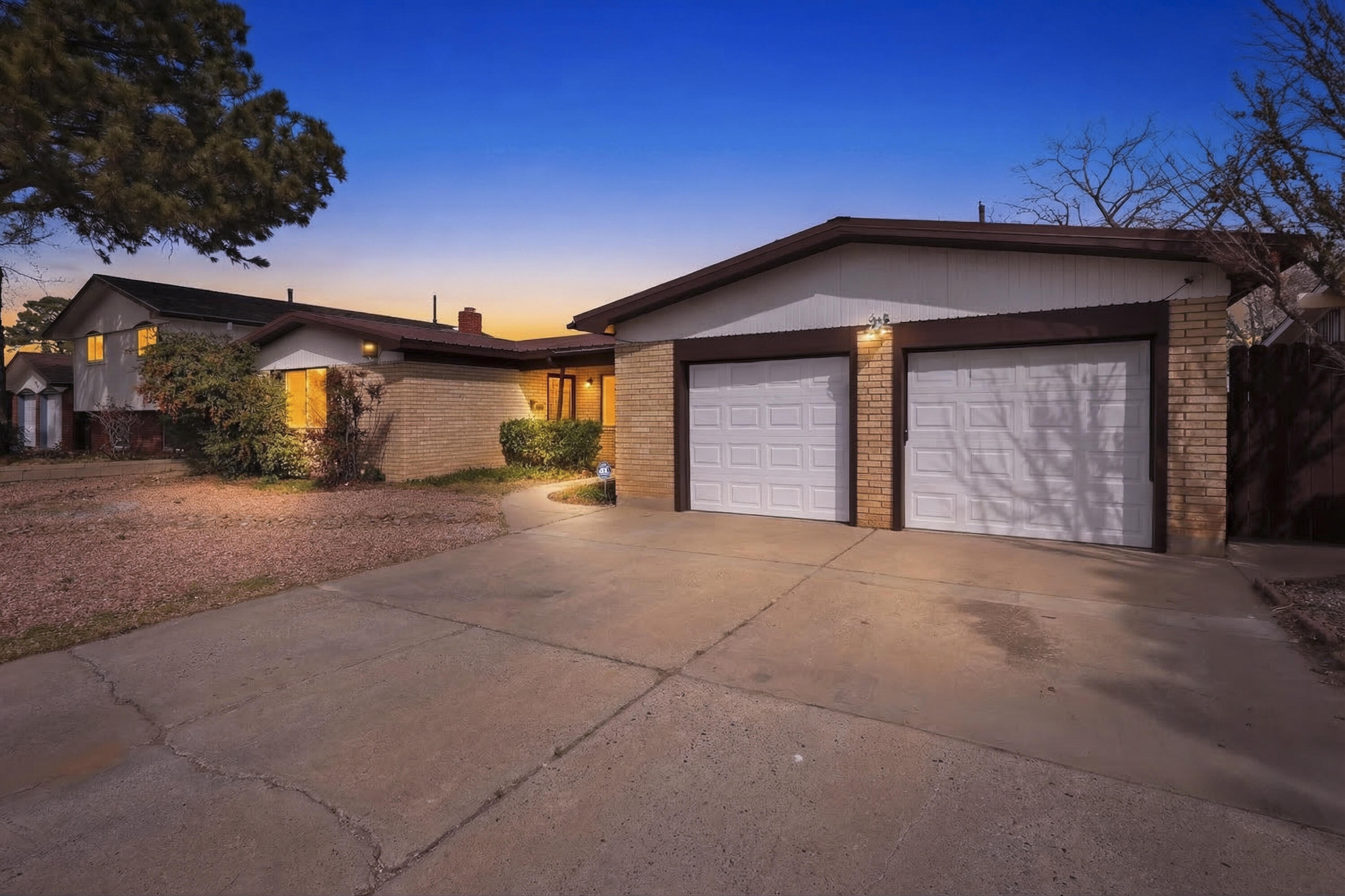 408 La Veta Drive NE