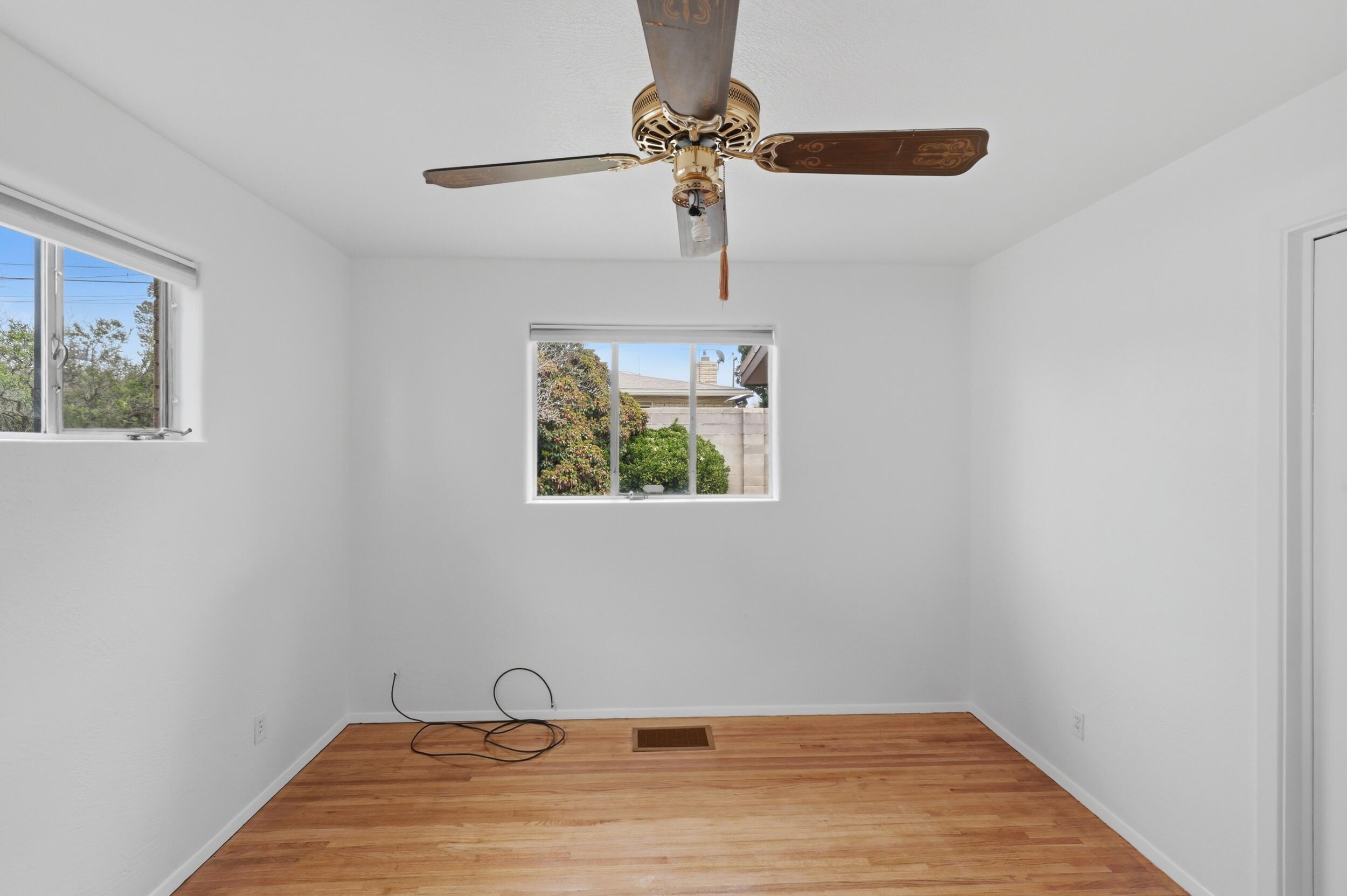 408 La Veta Drive NE