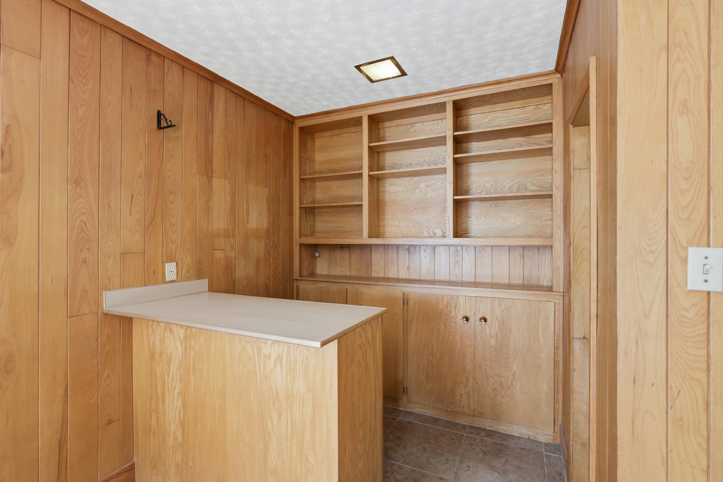 408 La Veta Drive NE