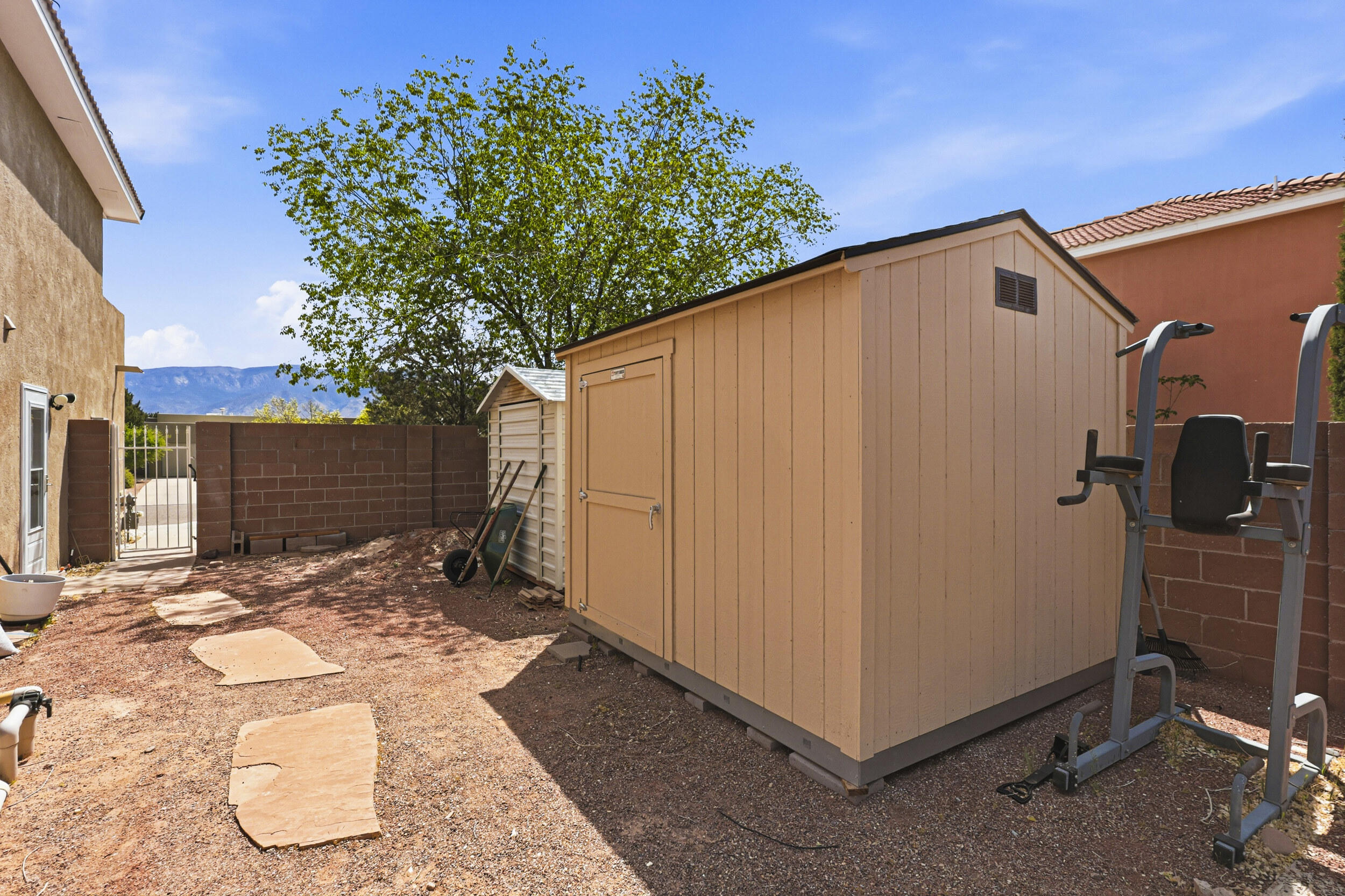 2557 Sandia Loop NE