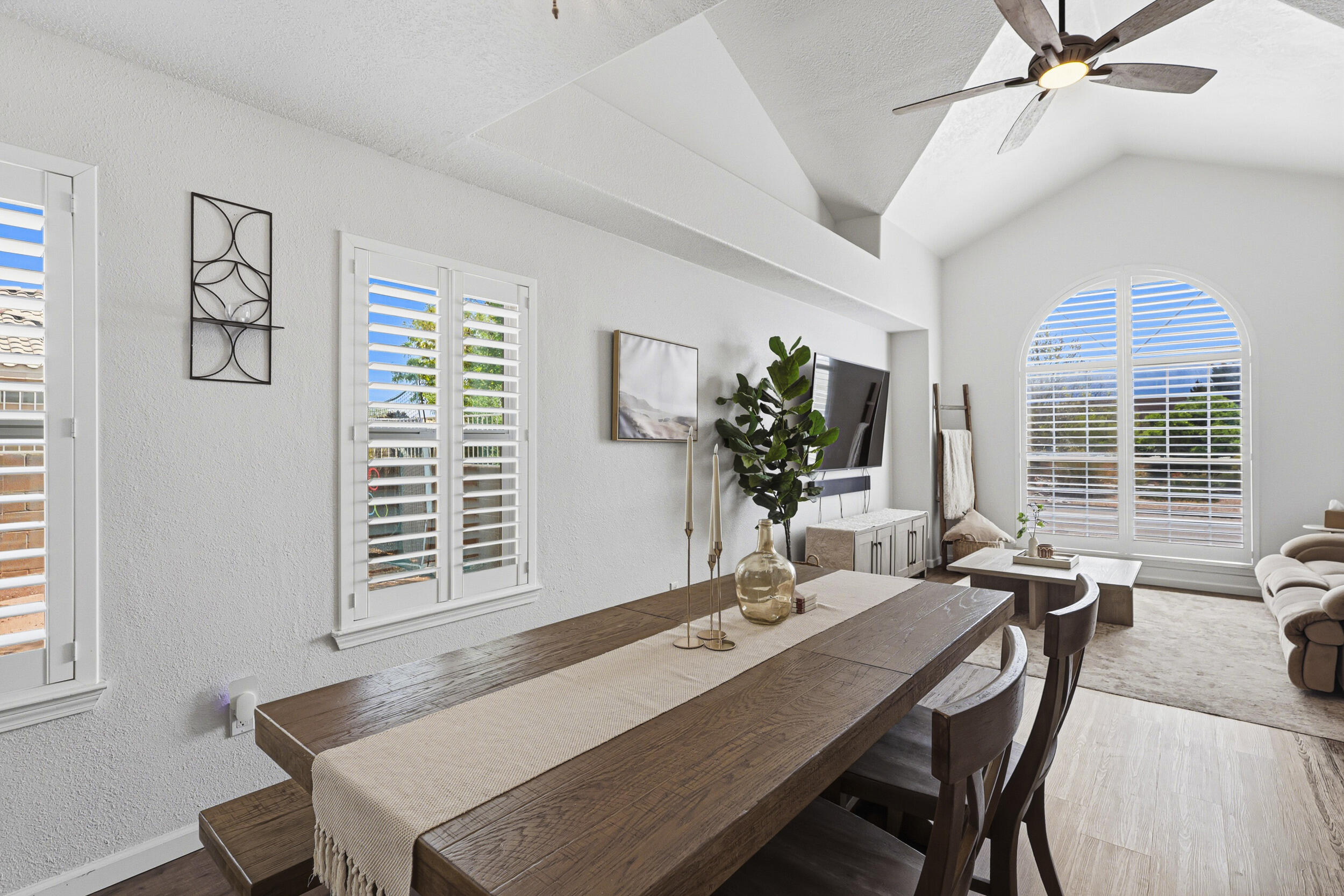 2557 Sandia Loop NE